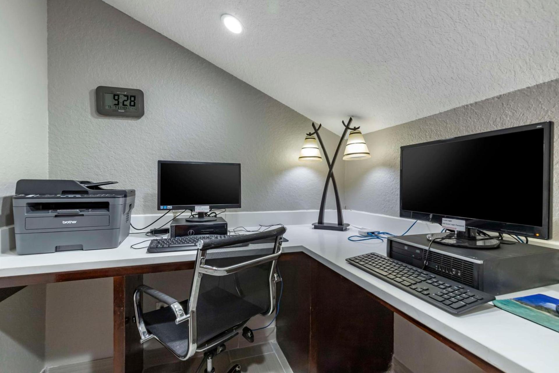 Best Western Plus Victoria Inn & Suites photo 29