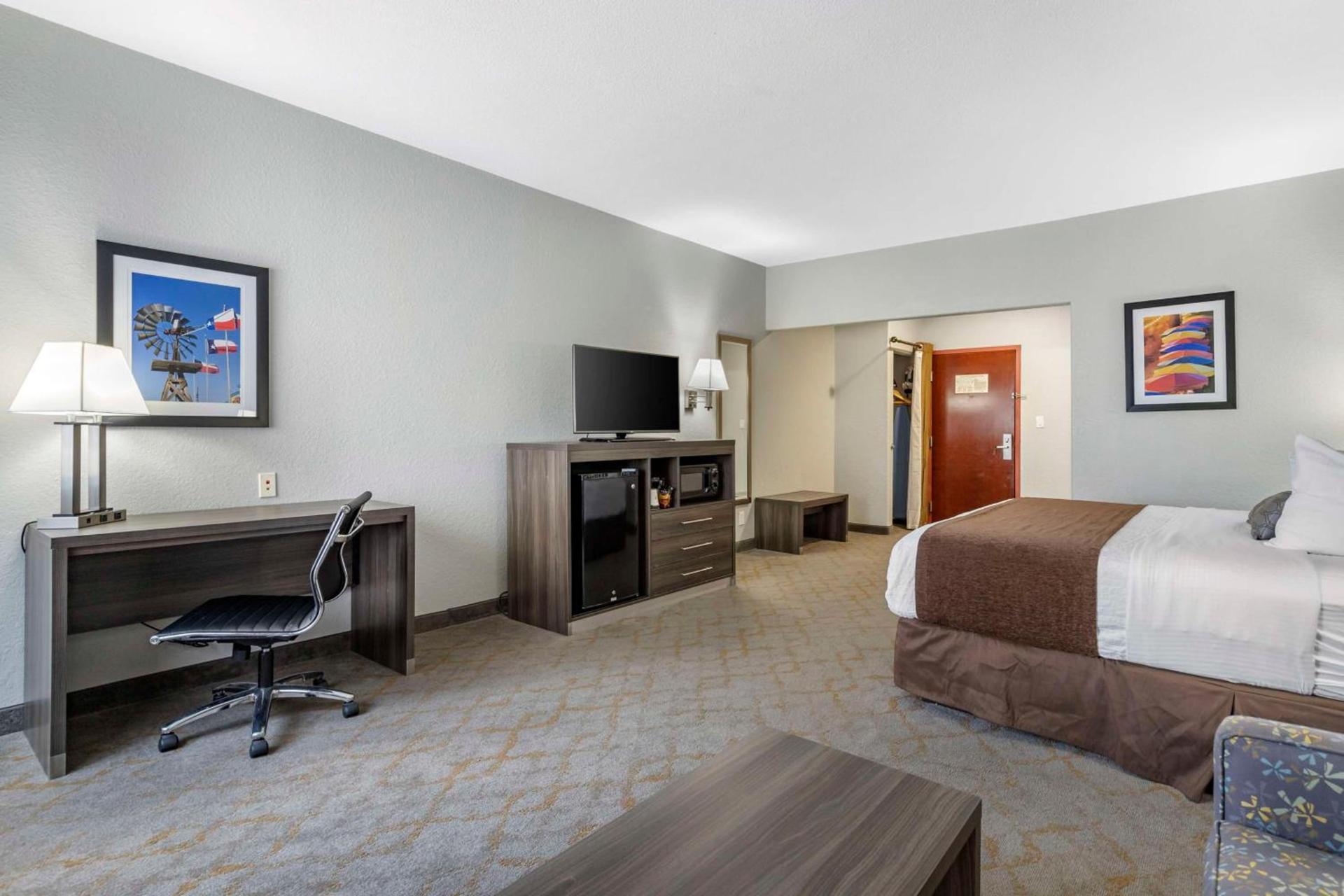 Best Western Plus Victoria Inn & Suites photo 18