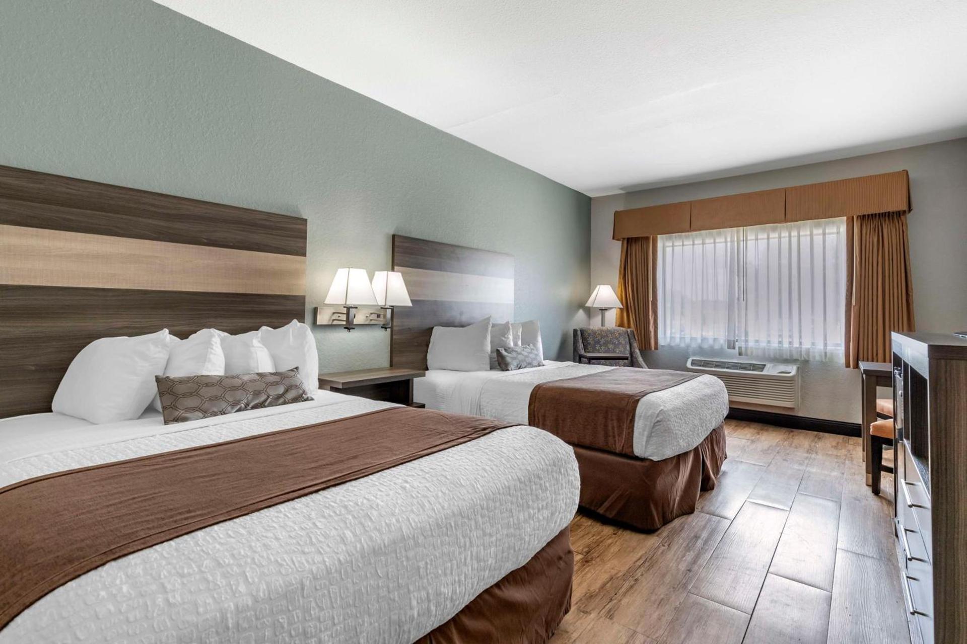 Best Western Plus Victoria Inn & Suites photo 6