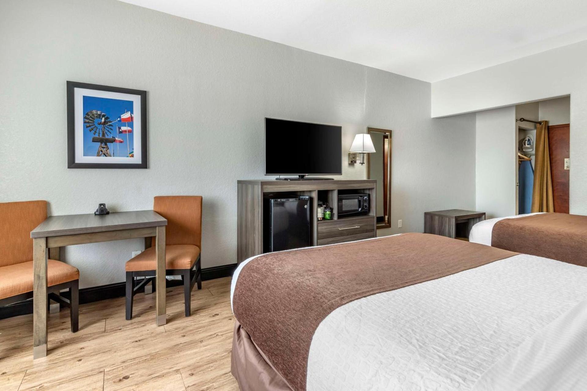 Best Western Plus Victoria Inn & Suites photo 15