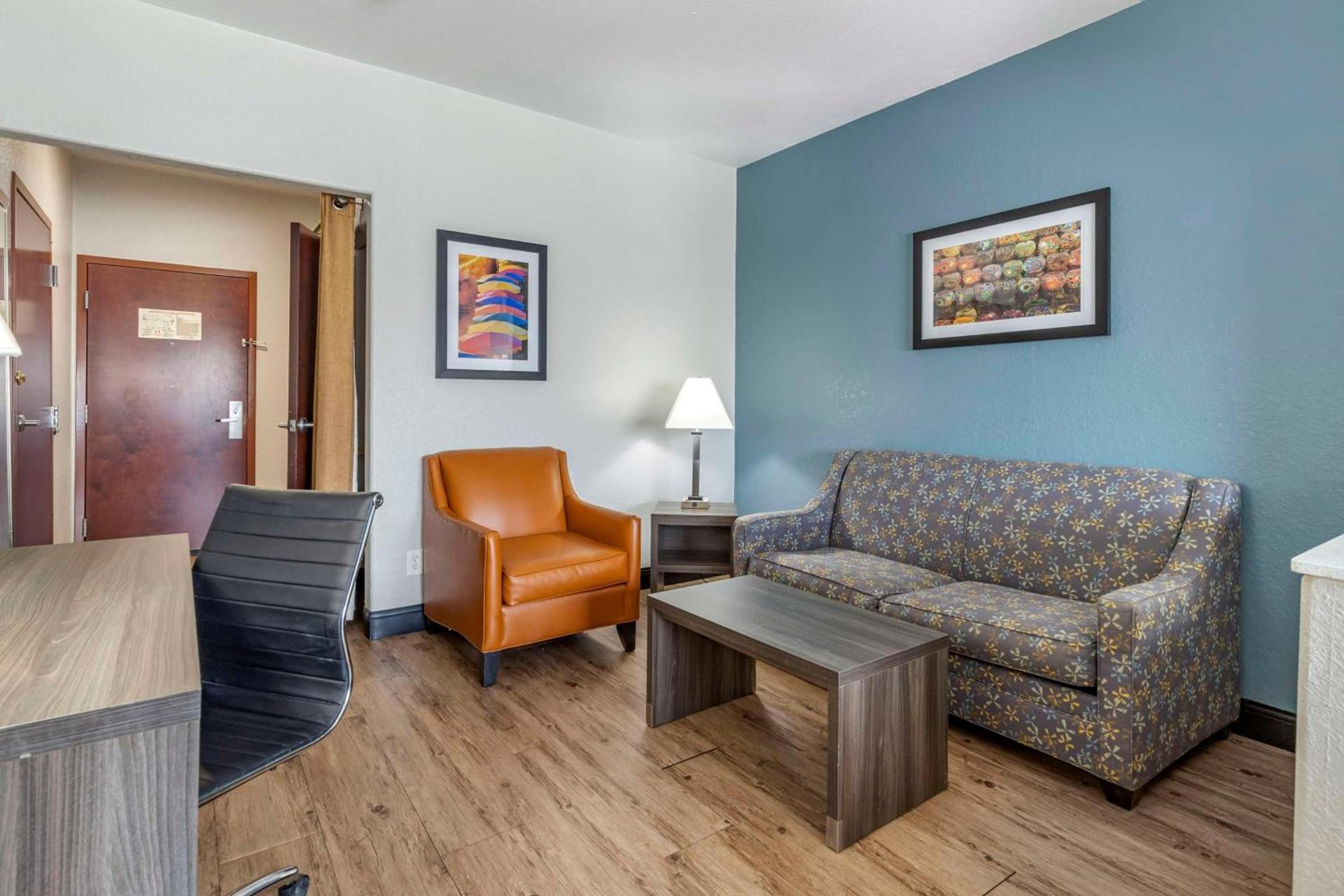 Best Western Plus Victoria Inn & Suites photo 24