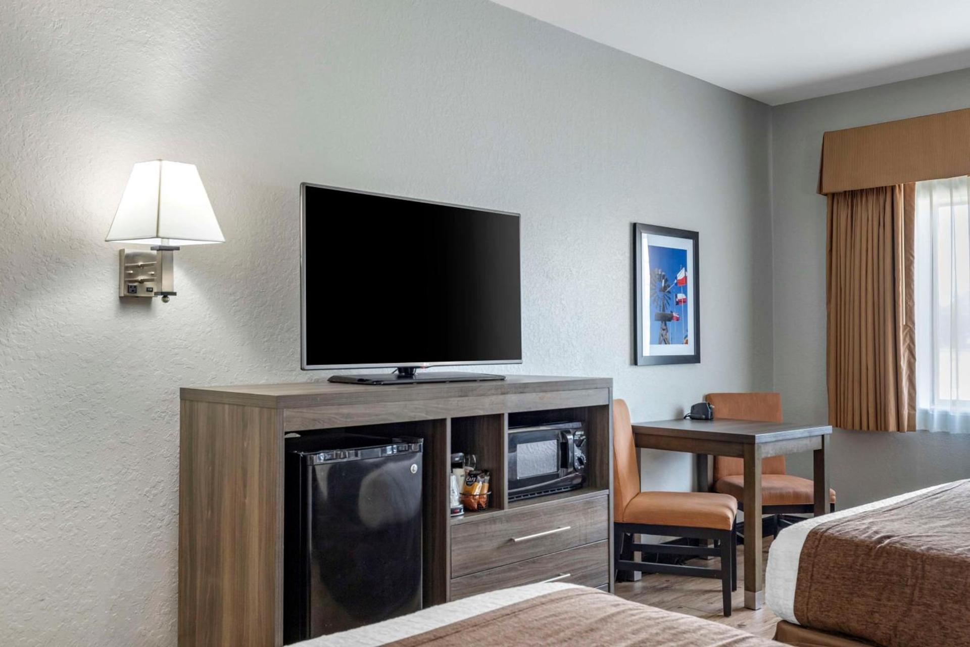 Best Western Plus Victoria Inn & Suites photo 21