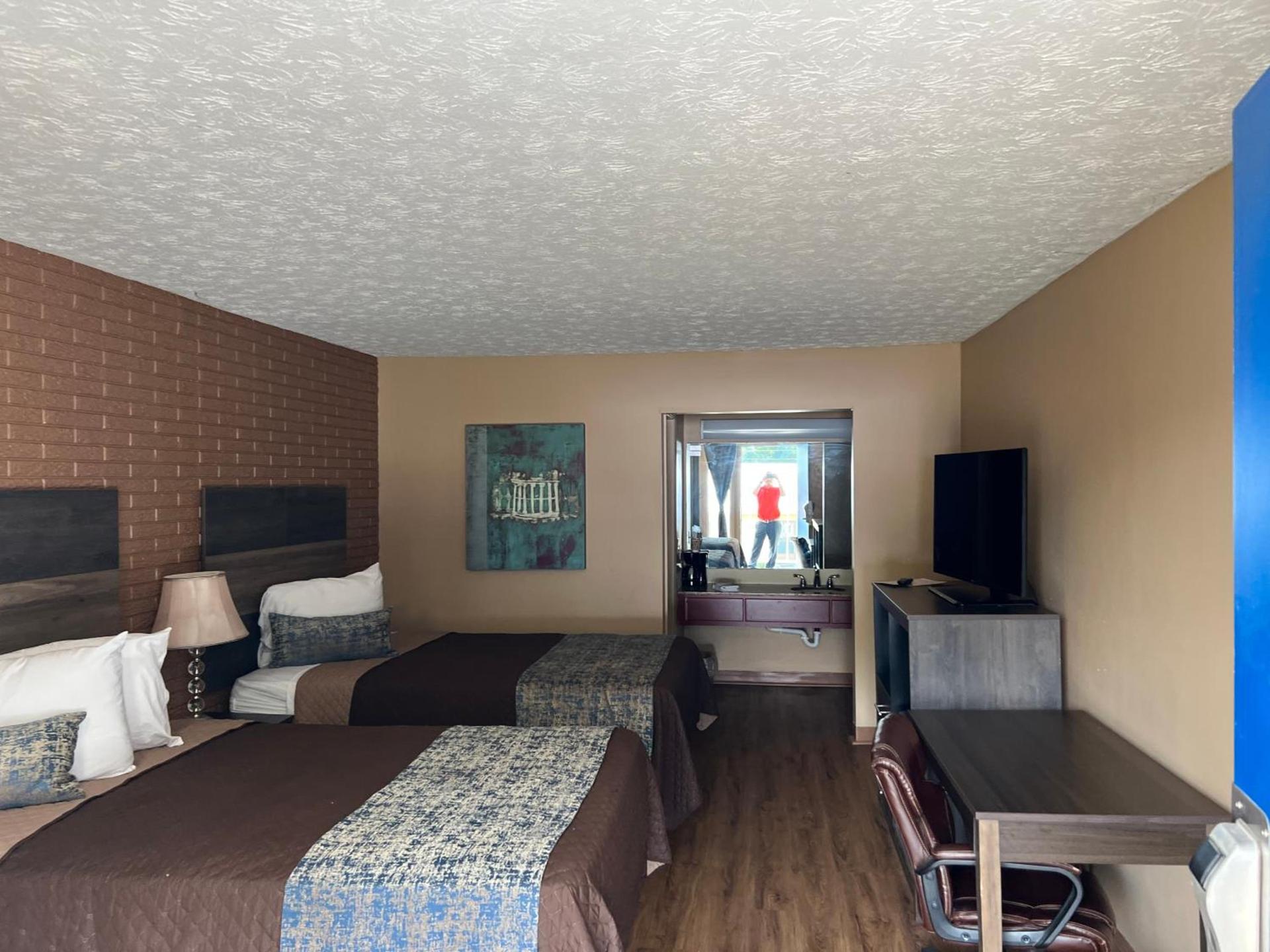 Towne inn photo 52