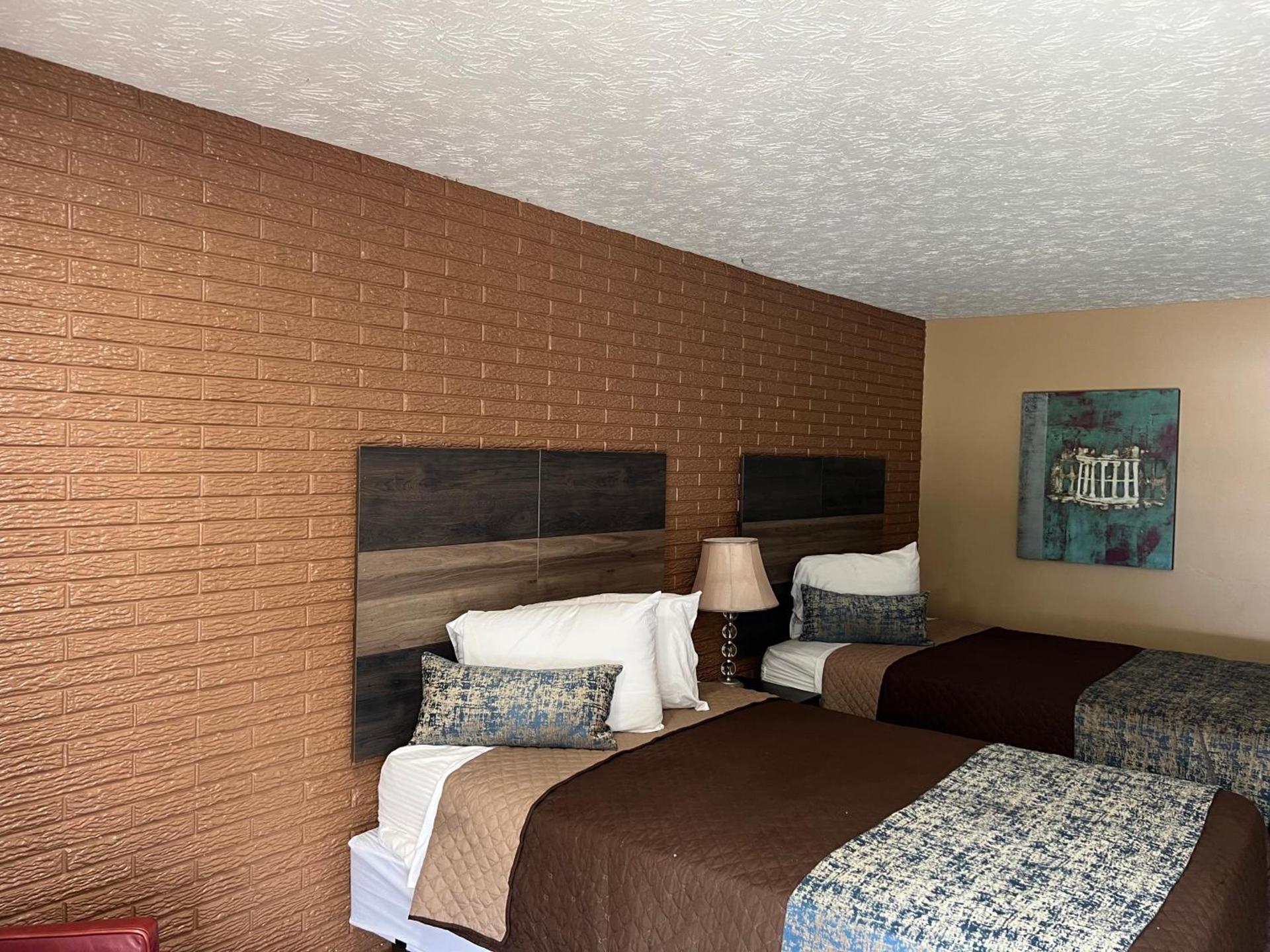 Towne inn photo 51