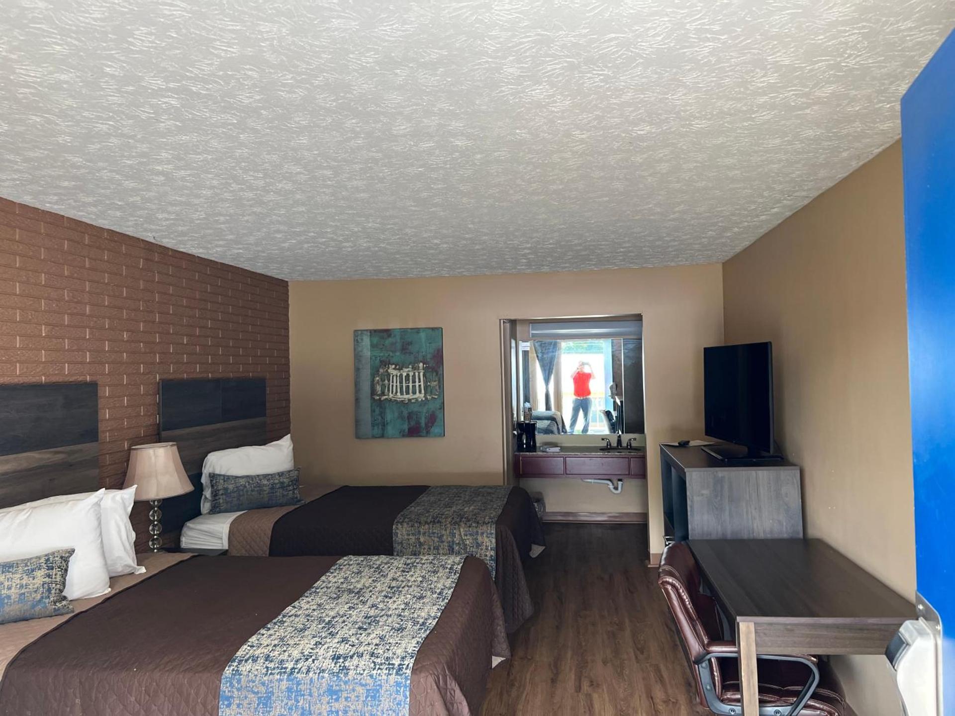 Towne inn photo 48