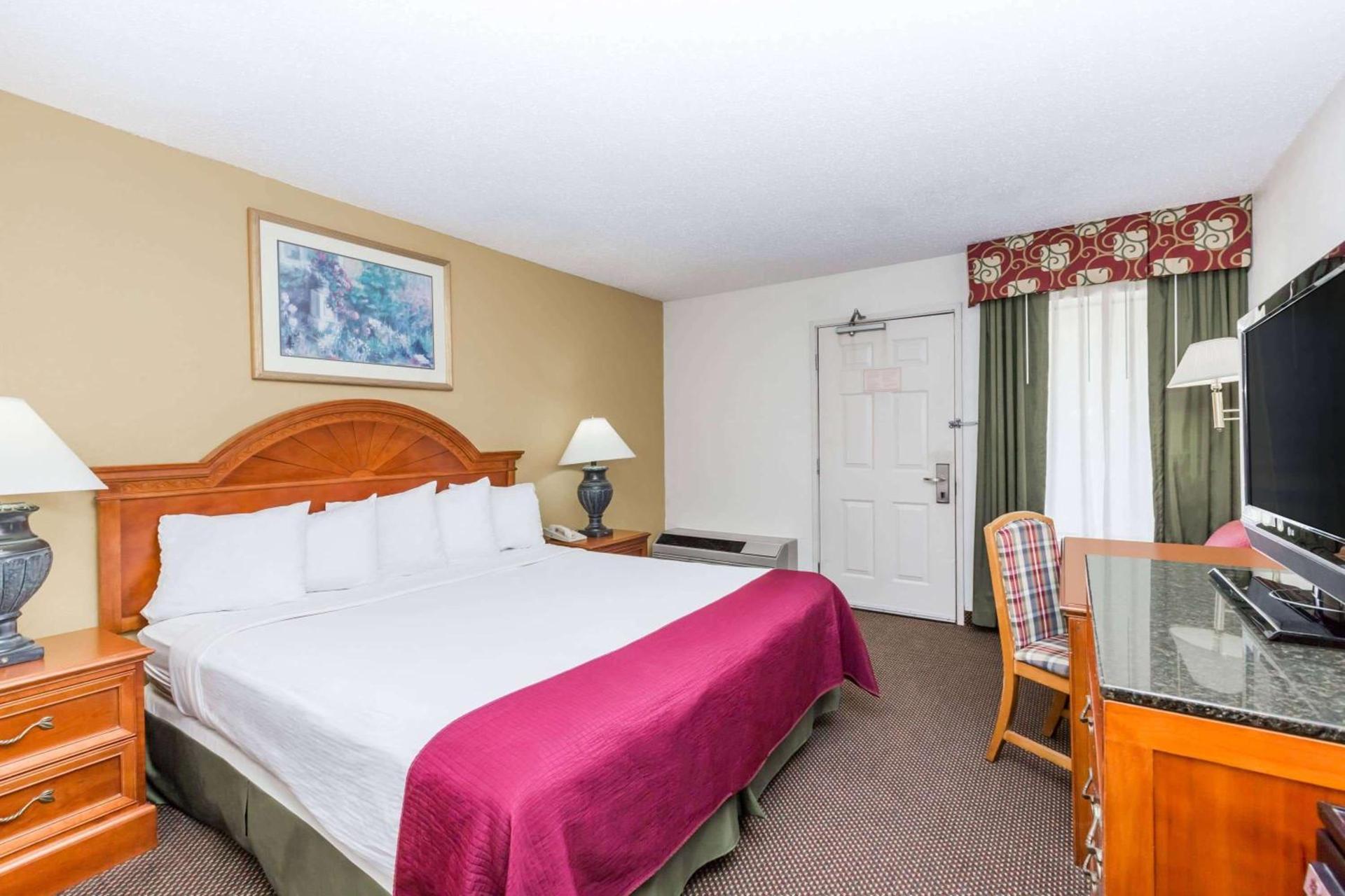Days Inn by Wyndham West Des Moines - Clive photo 5