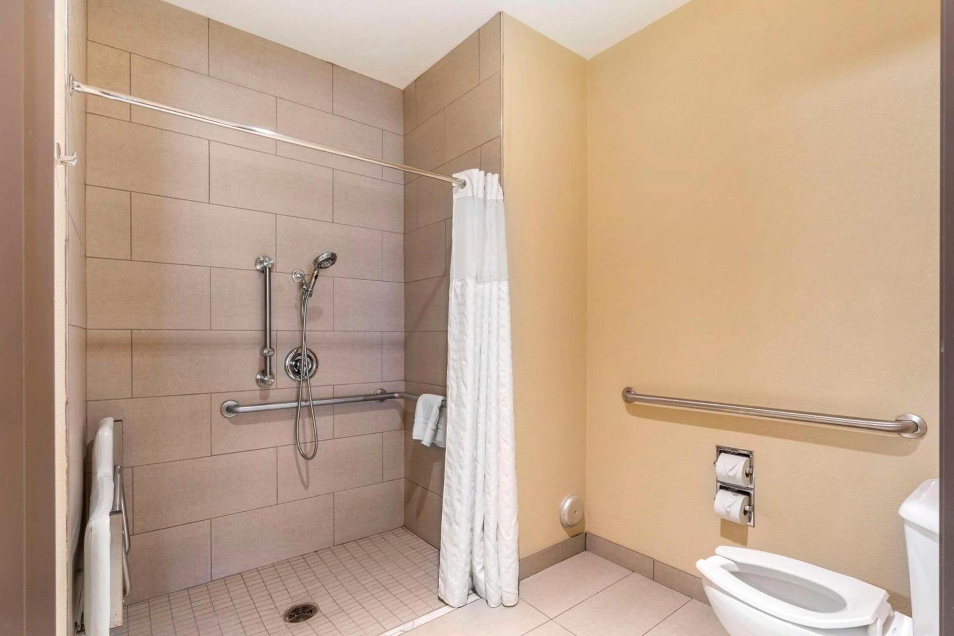 Comfort Inn North-Polaris photo 10
