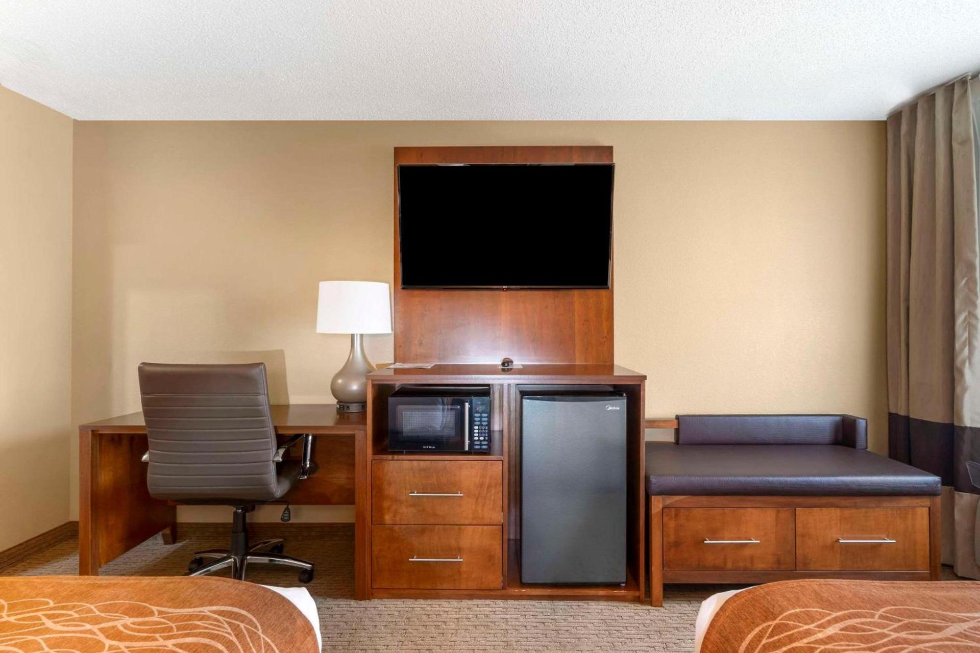 Comfort Inn North-Polaris photo 17