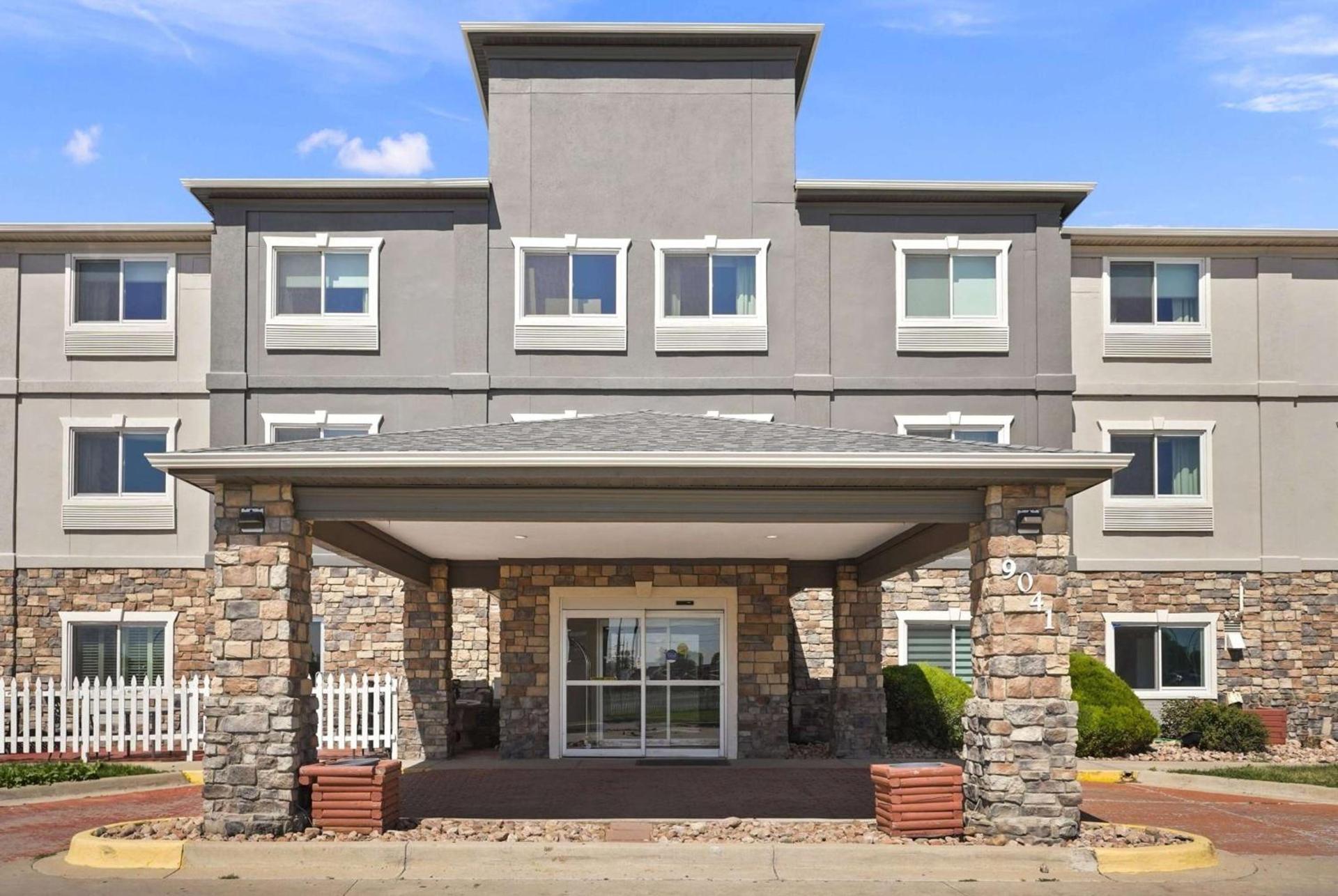 Baymont by Wyndham Henderson-Northeast Denver photo 8