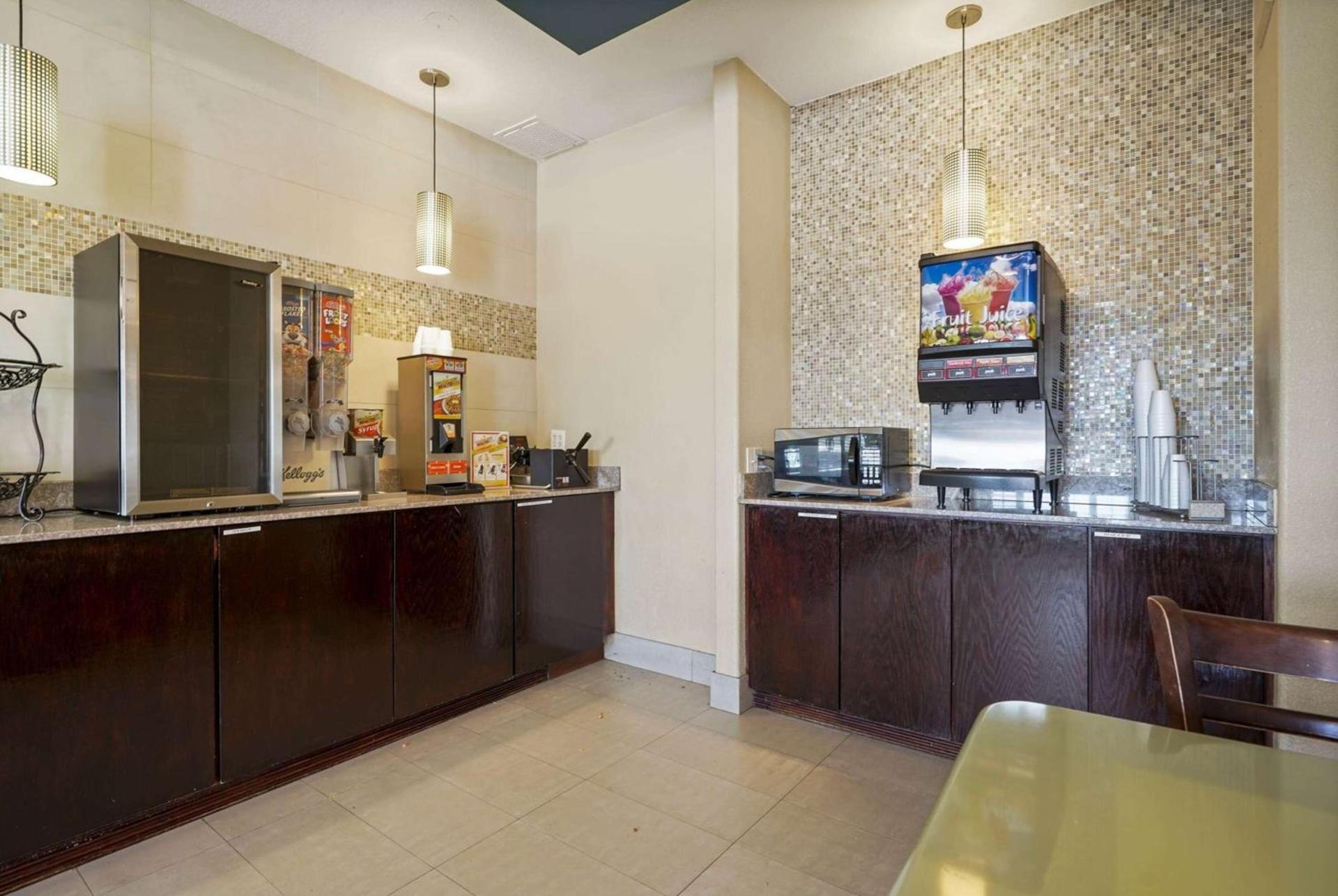 Baymont by Wyndham Henderson-Northeast Denver photo 64