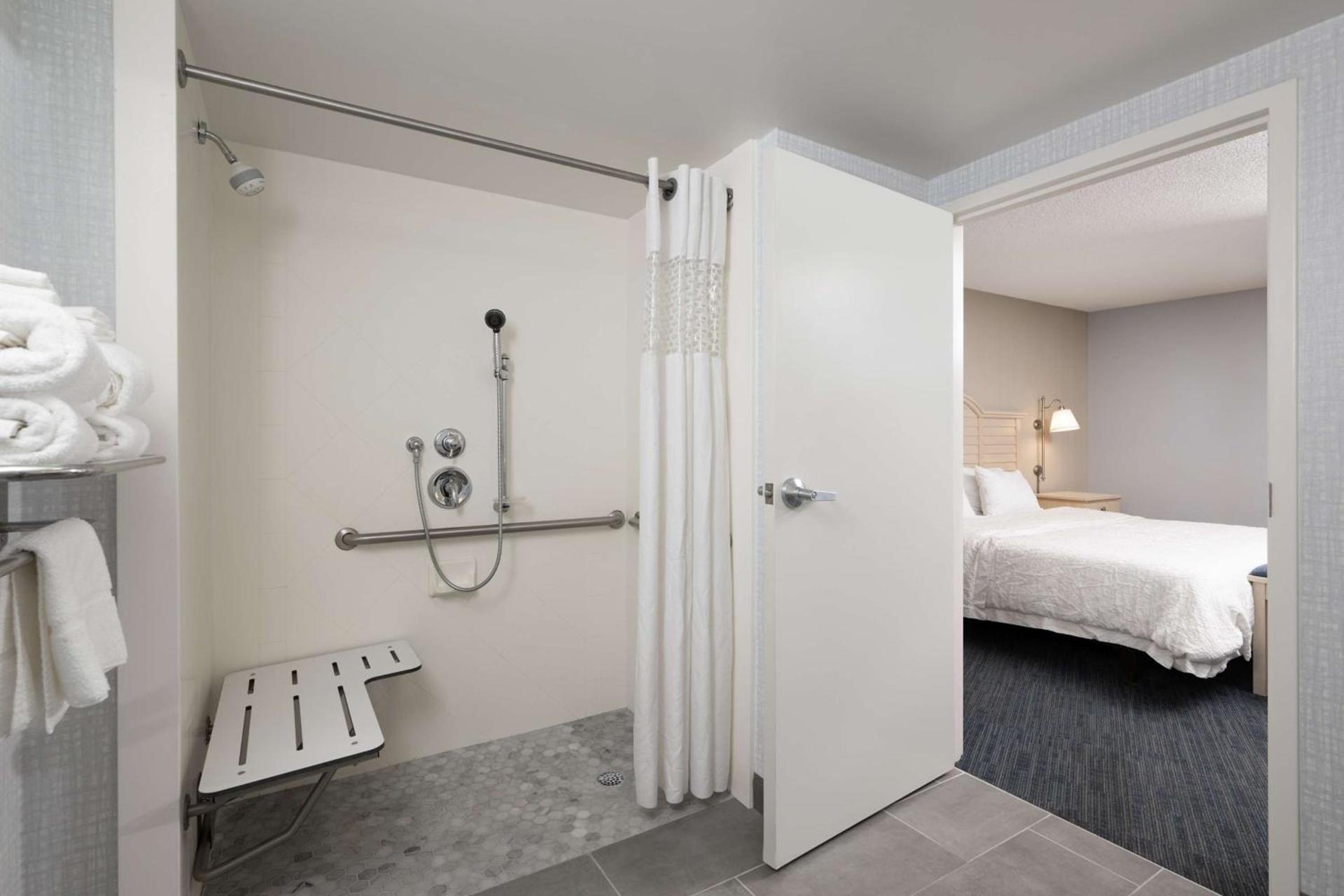 Hampton Inn & Suites - Cape Cod / West Yarmouth photo 4