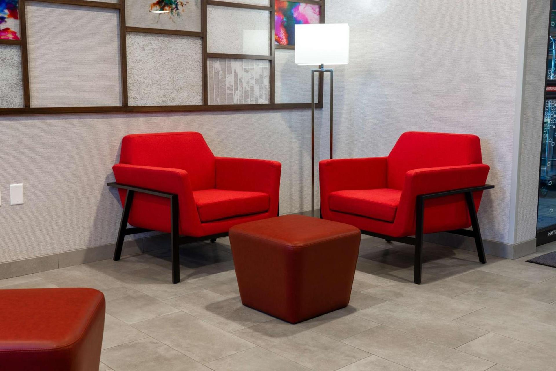 Hampton Inn Elkhorn Lake Geneva Area photo 4