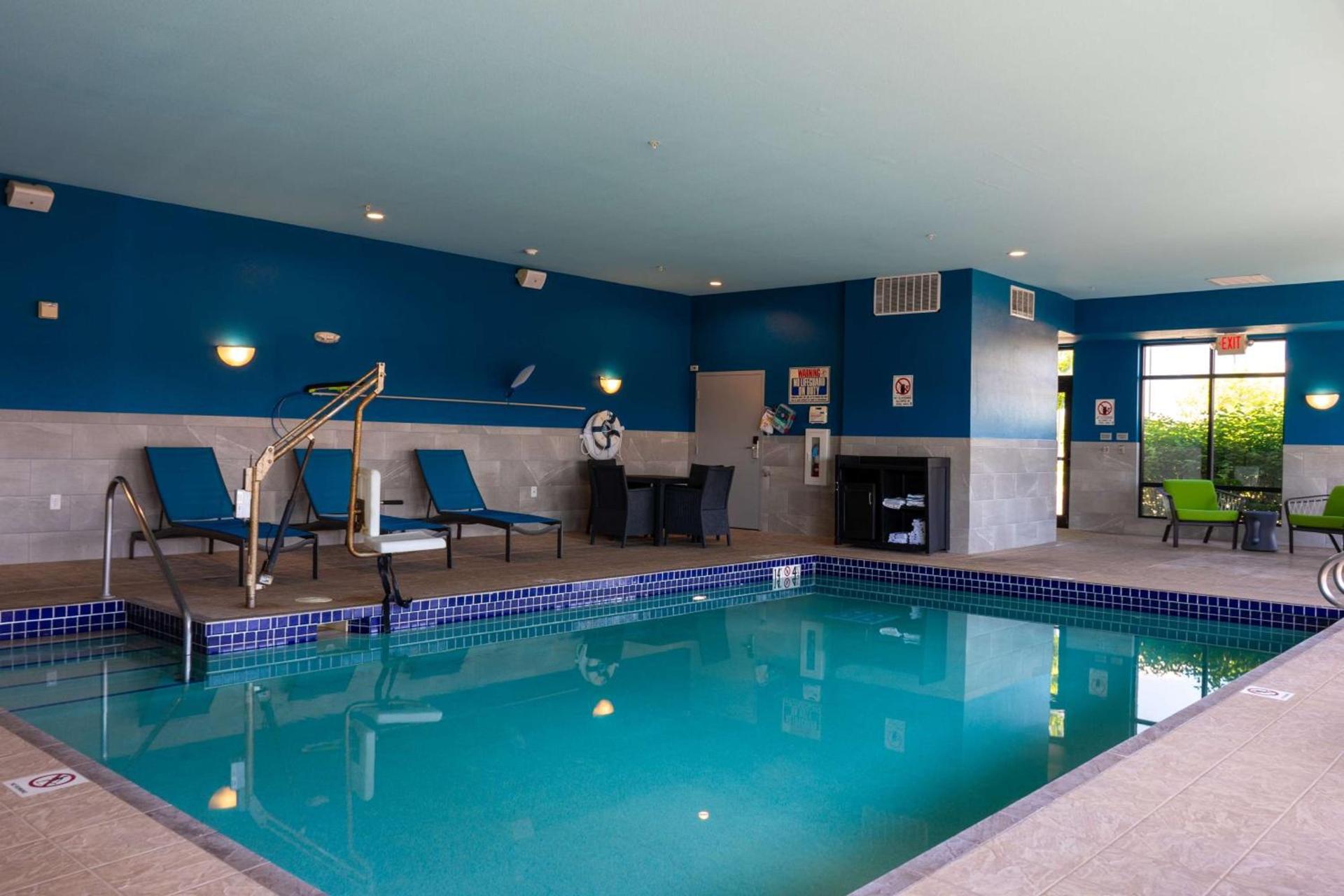 Hampton Inn Elkhorn Lake Geneva Area photo 10