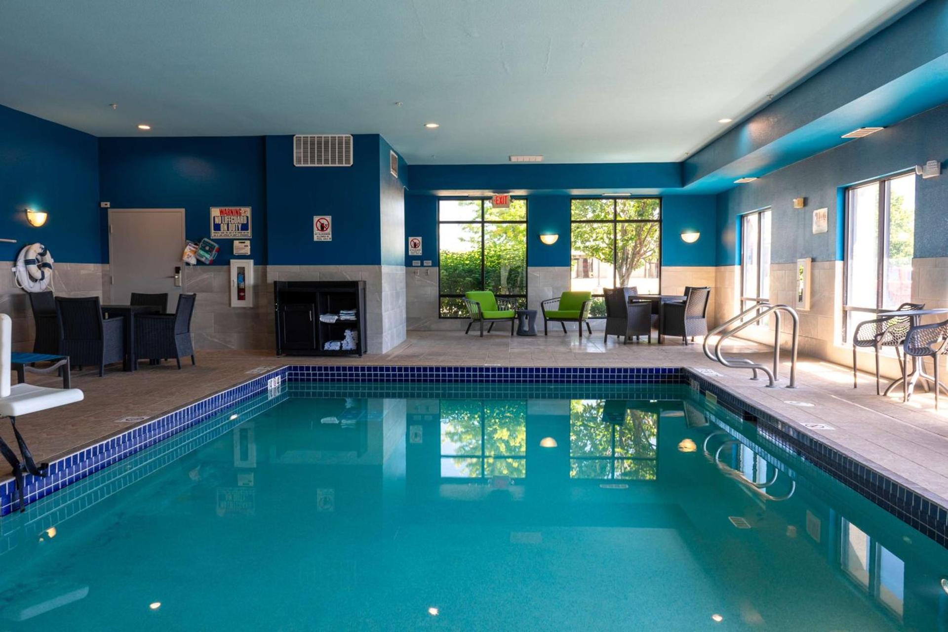 Hampton Inn Elkhorn Lake Geneva Area photo 11