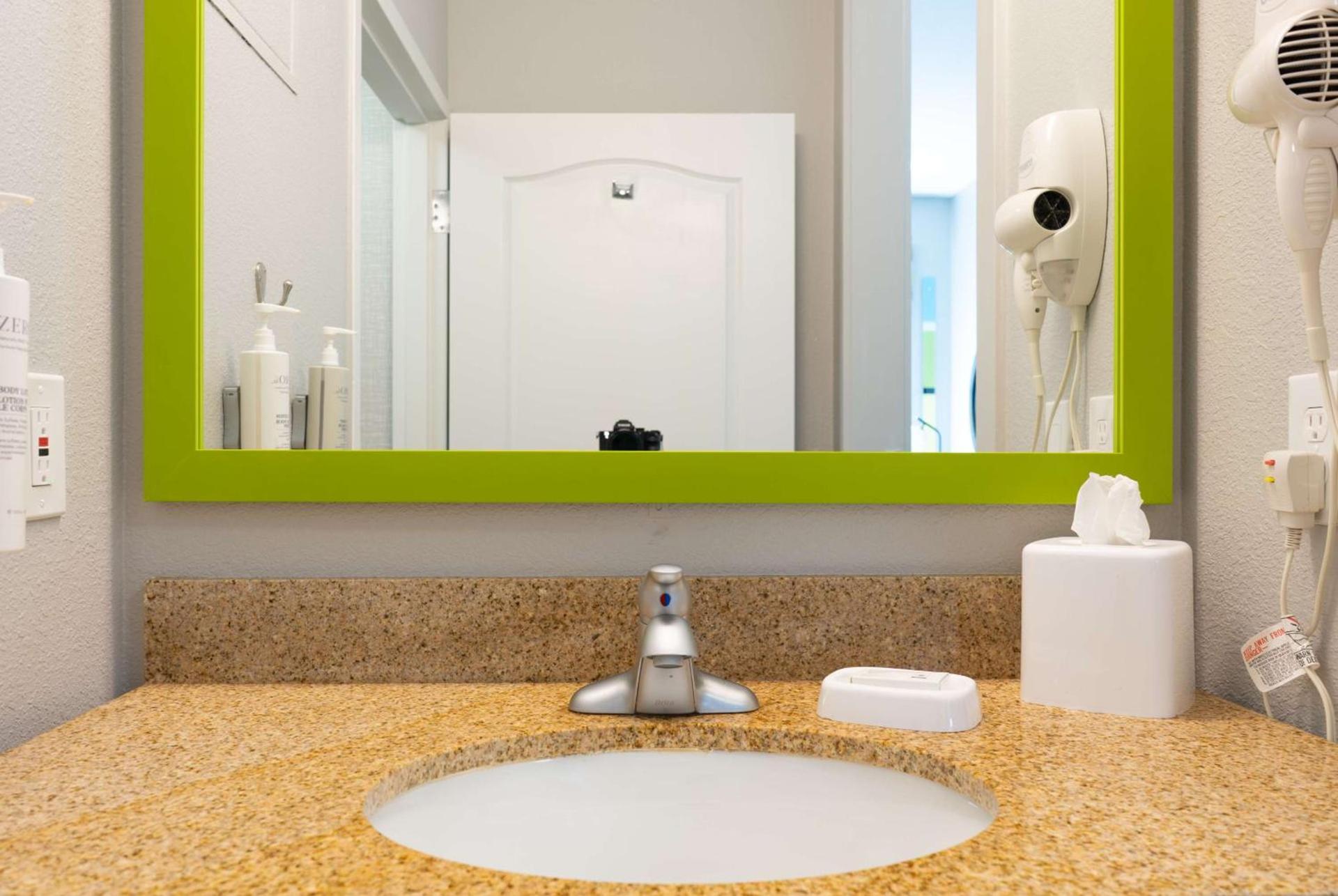 Hampton Inn Elkhorn Lake Geneva Area photo 24