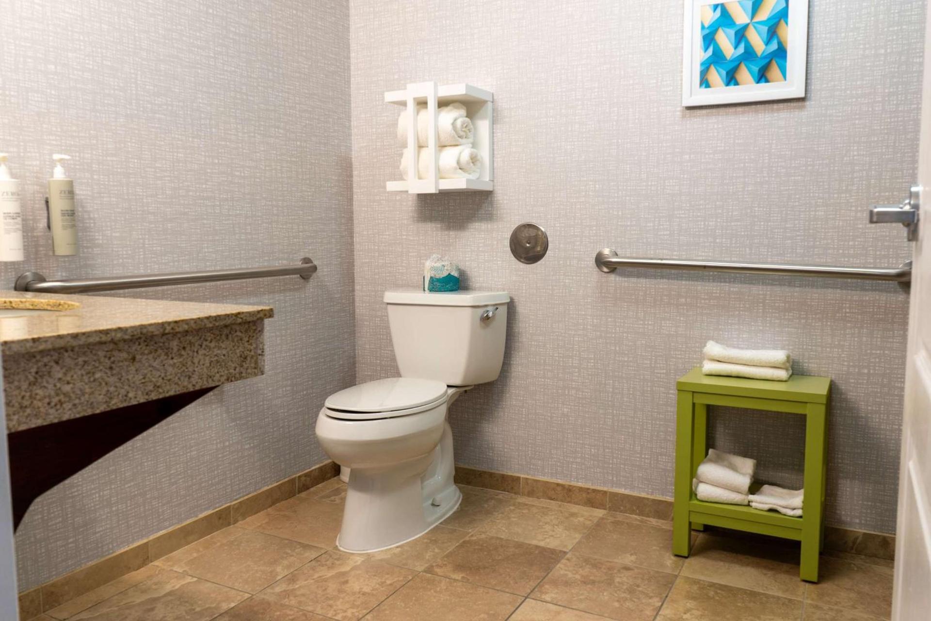 Hampton Inn Elkhorn Lake Geneva Area photo 32