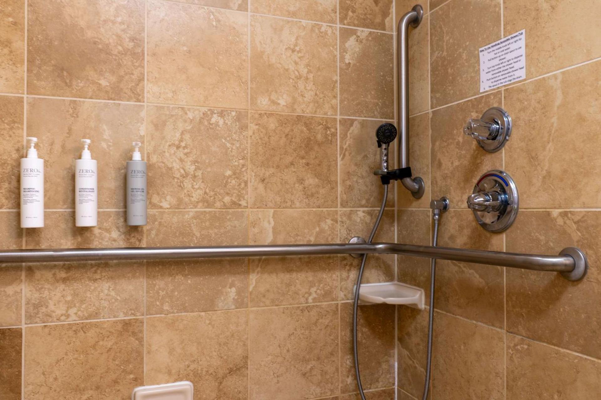 Hampton Inn Elkhorn Lake Geneva Area photo 40