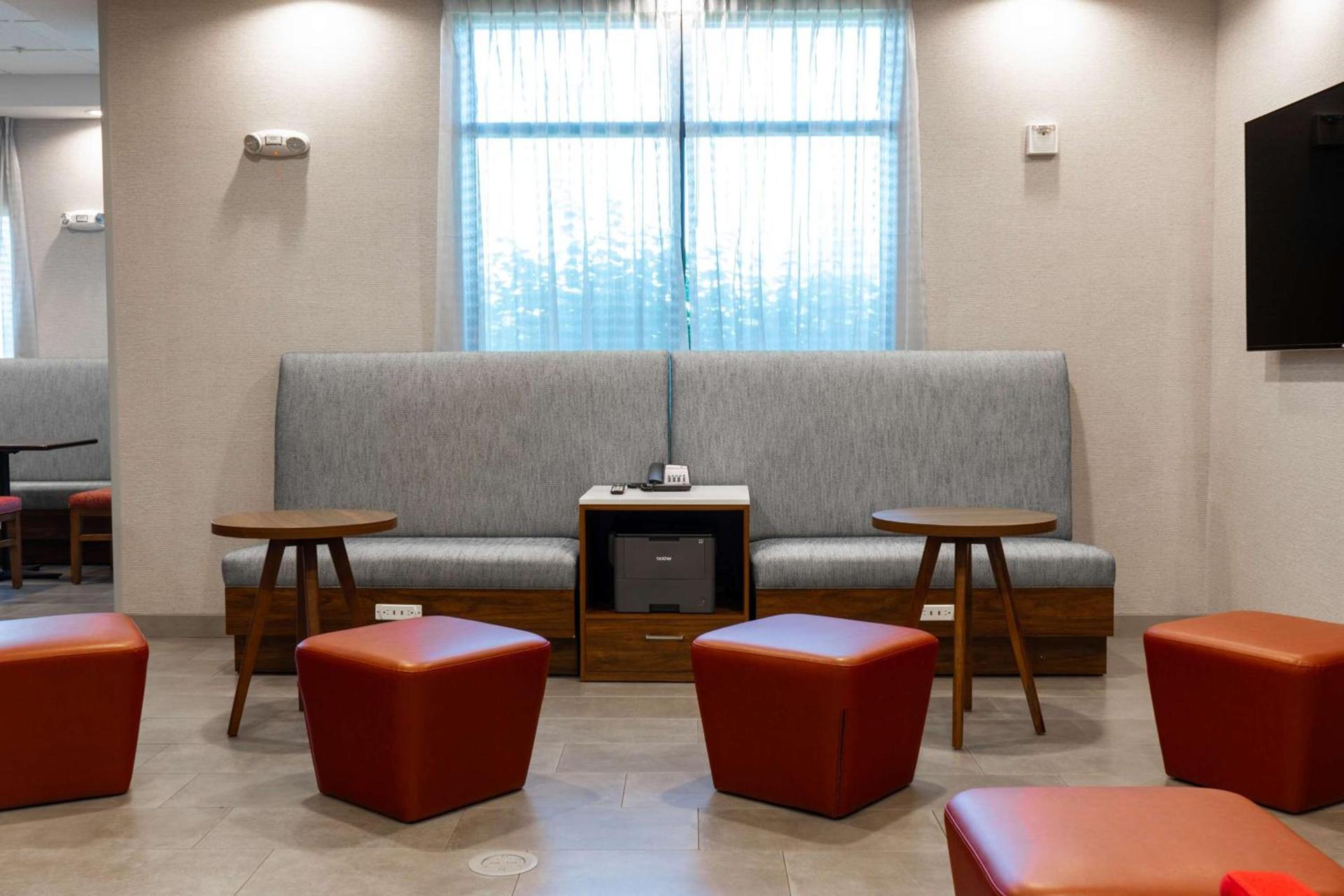 Hampton Inn Elkhorn Lake Geneva Area photo 48