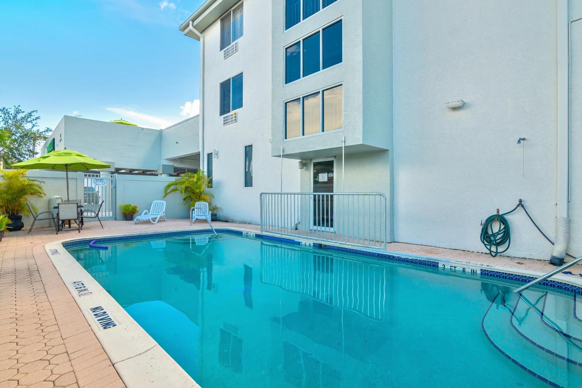 Naples Park Central Hotel photo 2