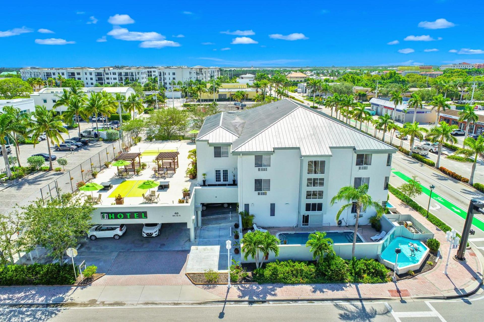 Naples Park Central Hotel — hotel in Naples