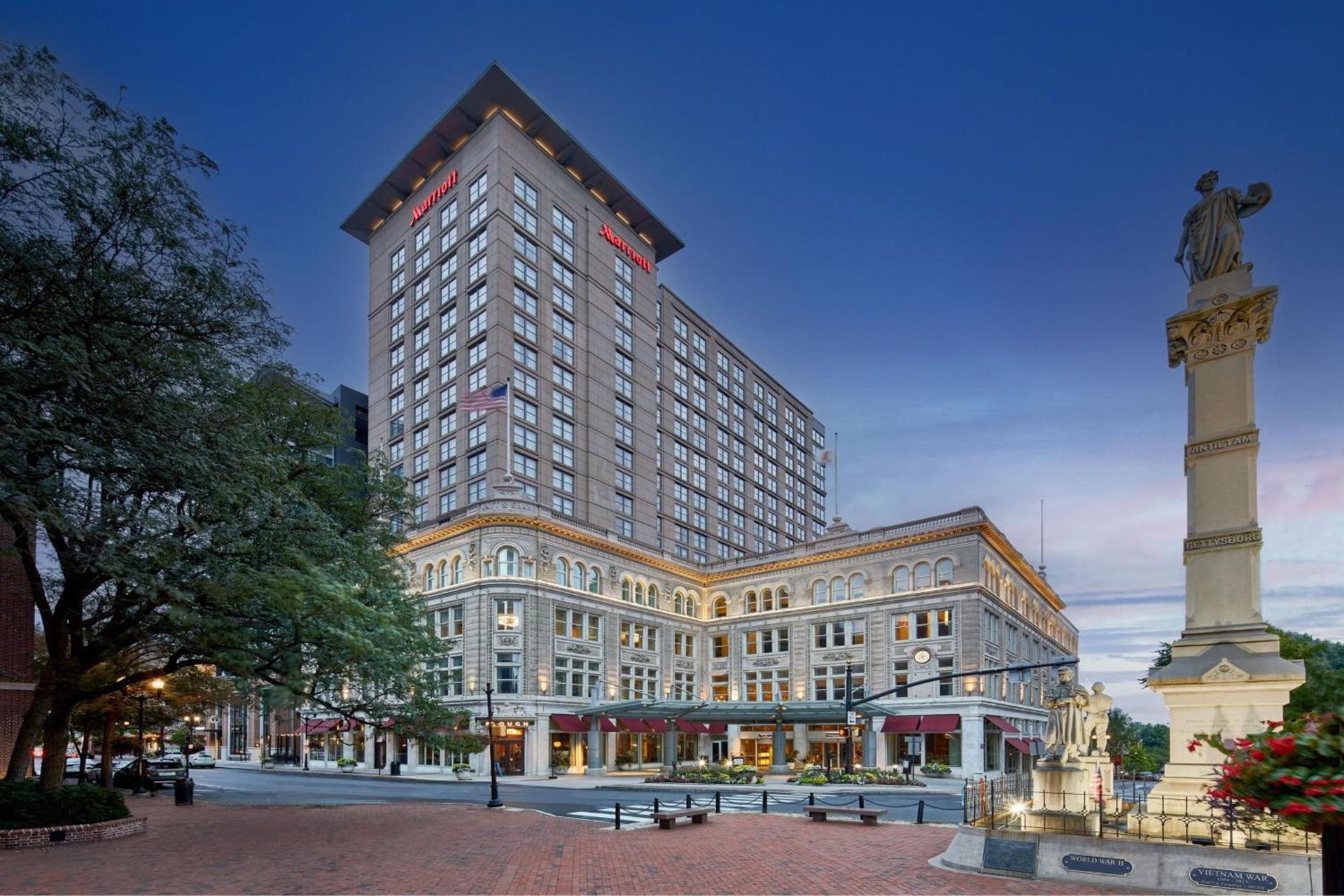 Lancaster Marriott at Penn Square photo 1