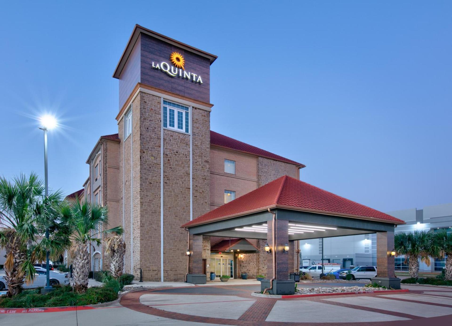La Quinta Inn & Suites by Wyndham South Dallas - Hutchins photo 1