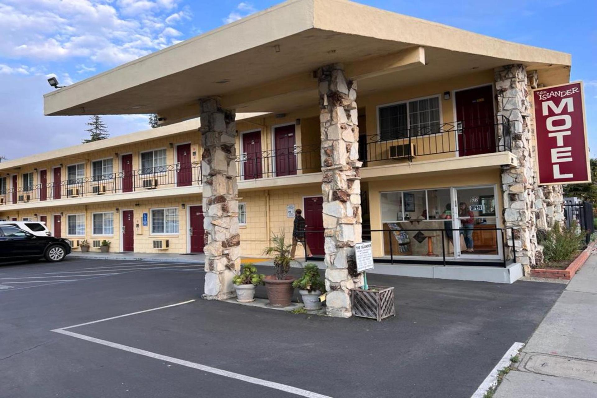 Islander Motel Santa Cruz CA photo 1