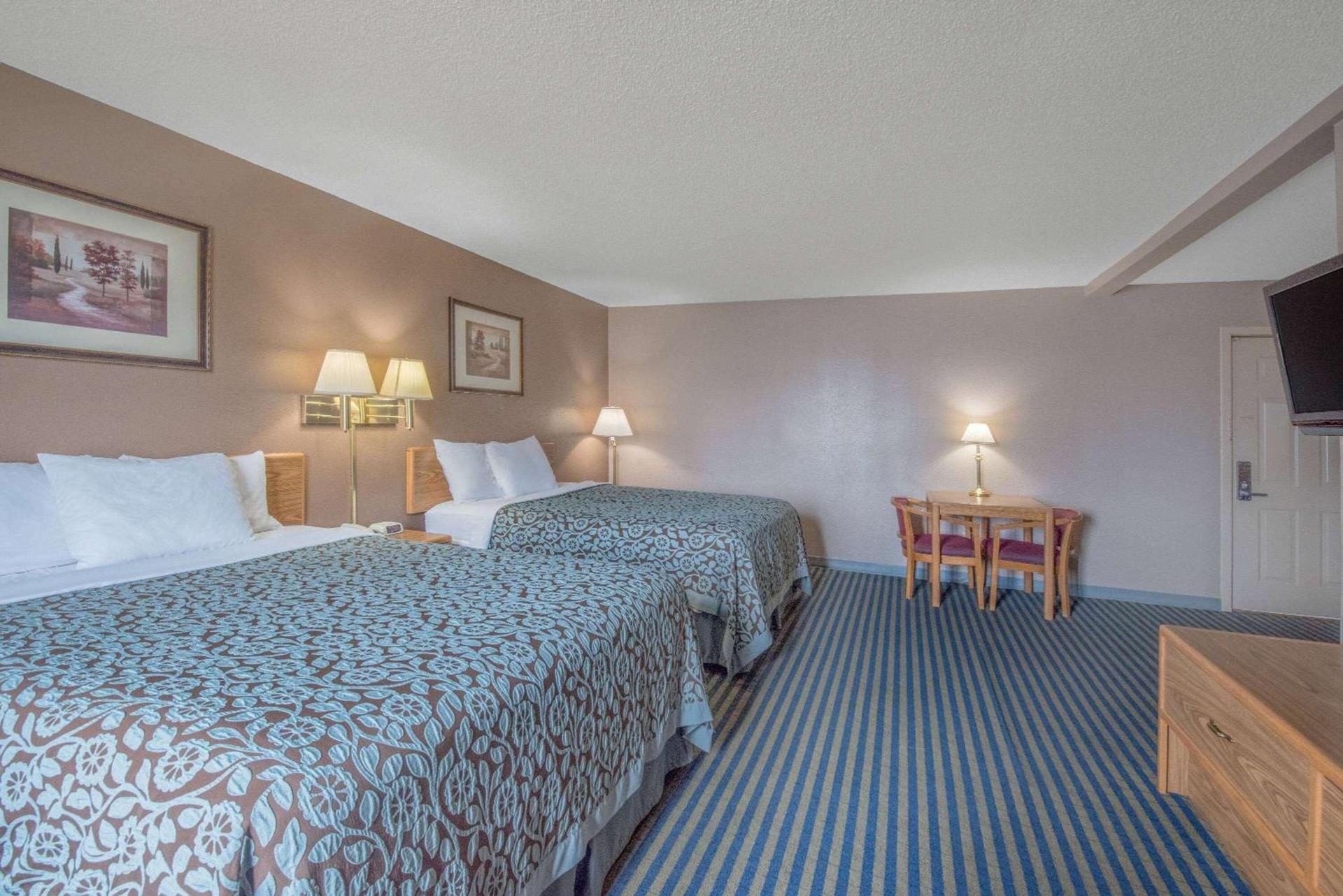 Days Inn by Wyndham Jamestown photo 5
