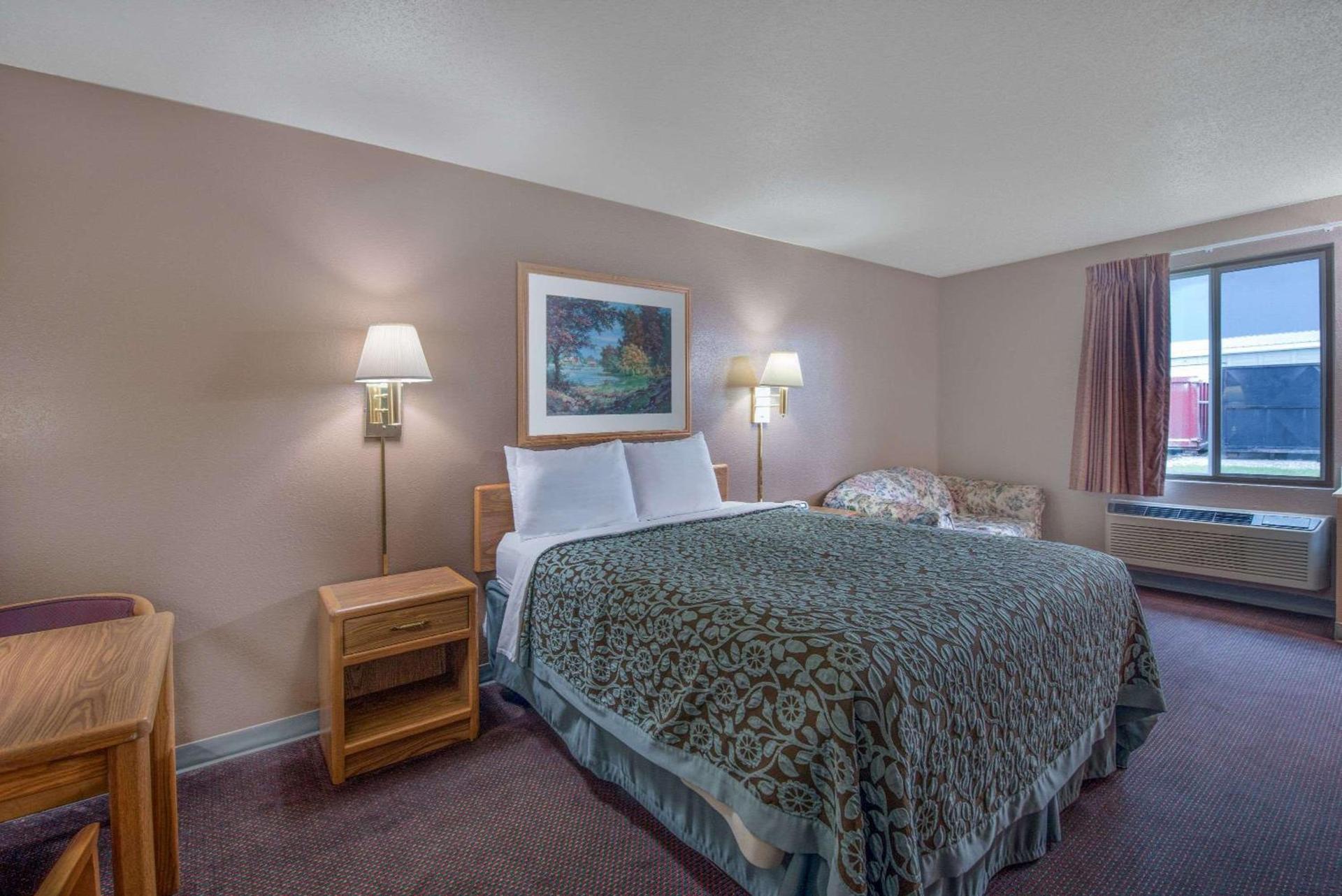 Days Inn by Wyndham Jamestown photo 10