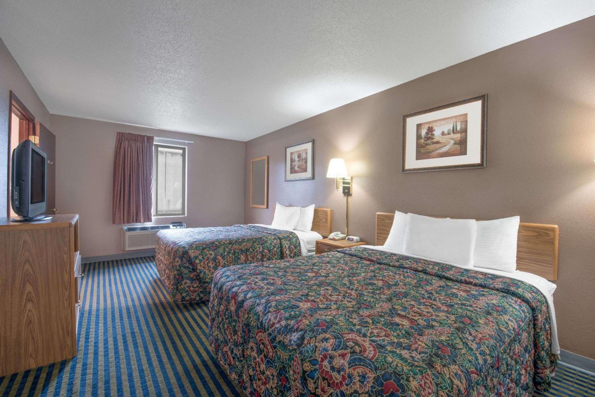 Days Inn by Wyndham Jamestown photo 13