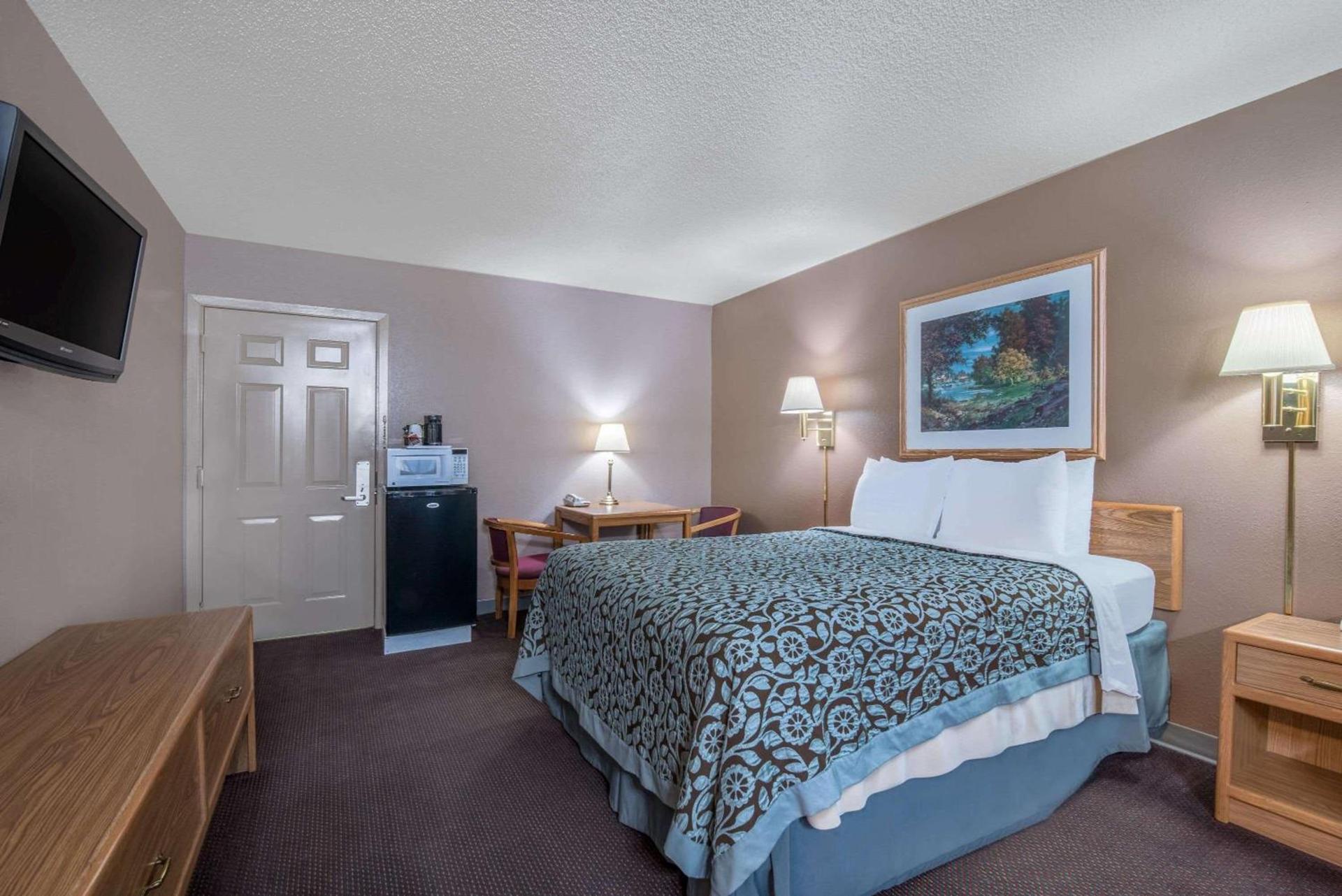 Days Inn by Wyndham Jamestown photo 14