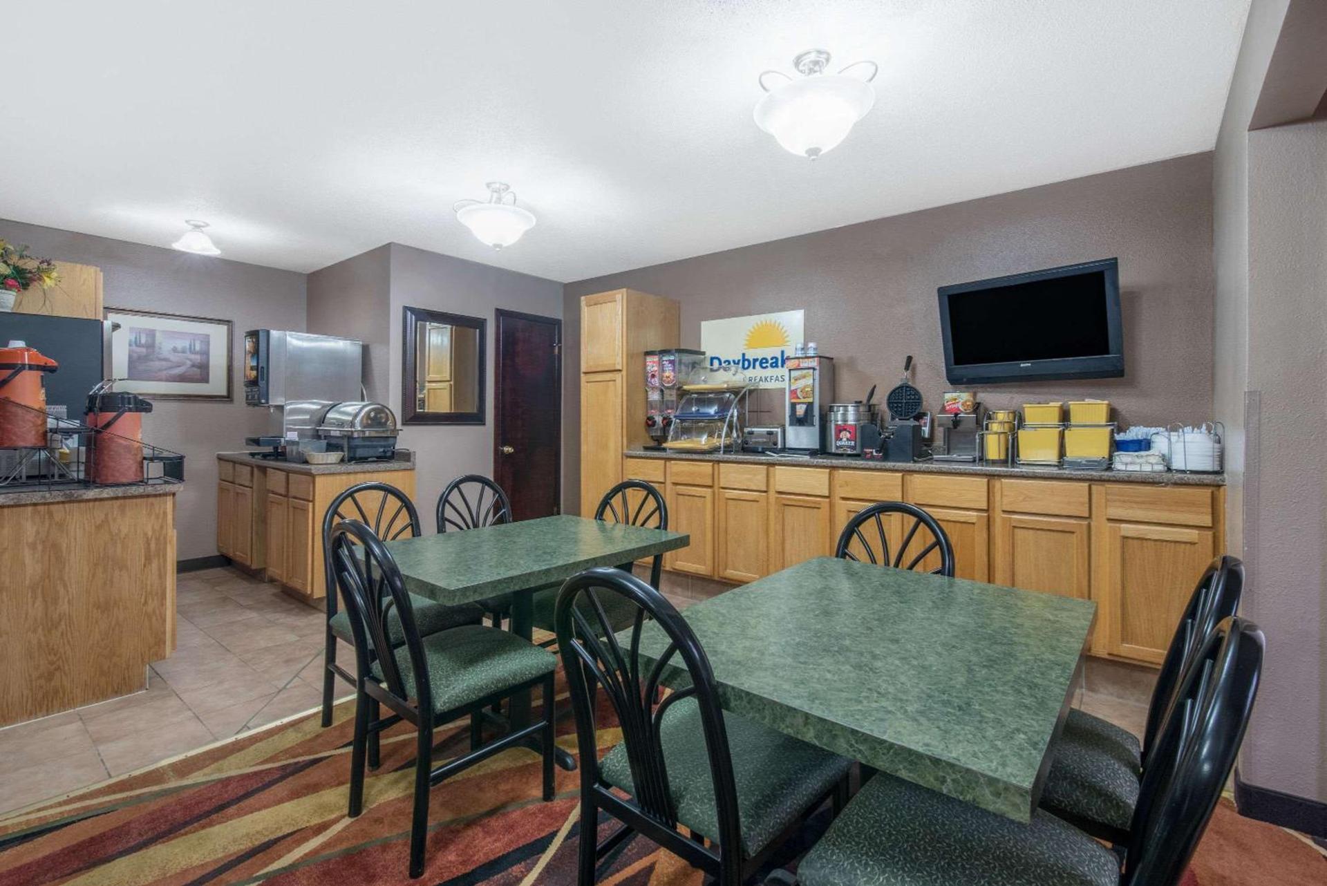 Days Inn by Wyndham Jamestown photo 16