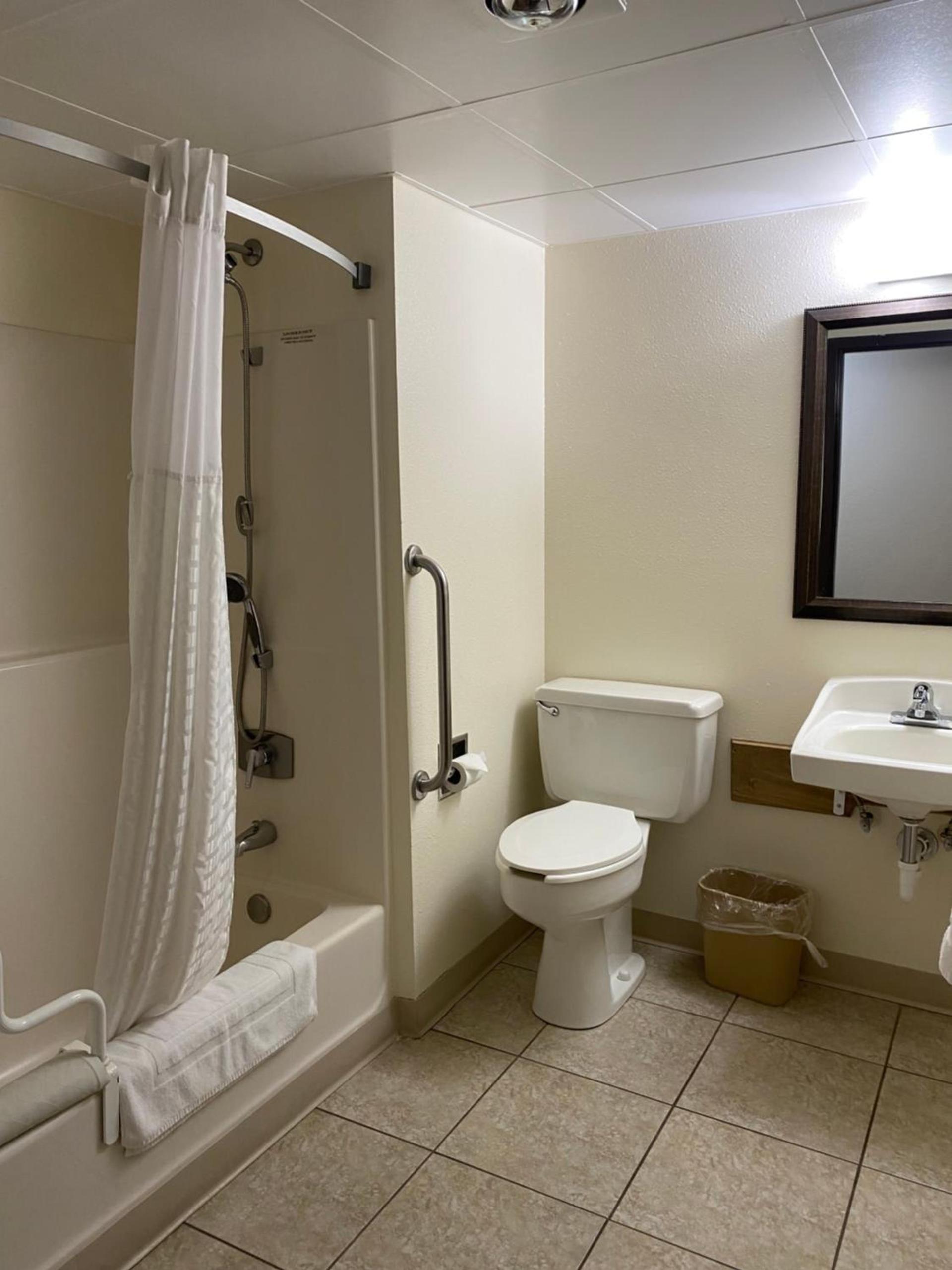 Super 8 by Wyndham Ogallala photo 55