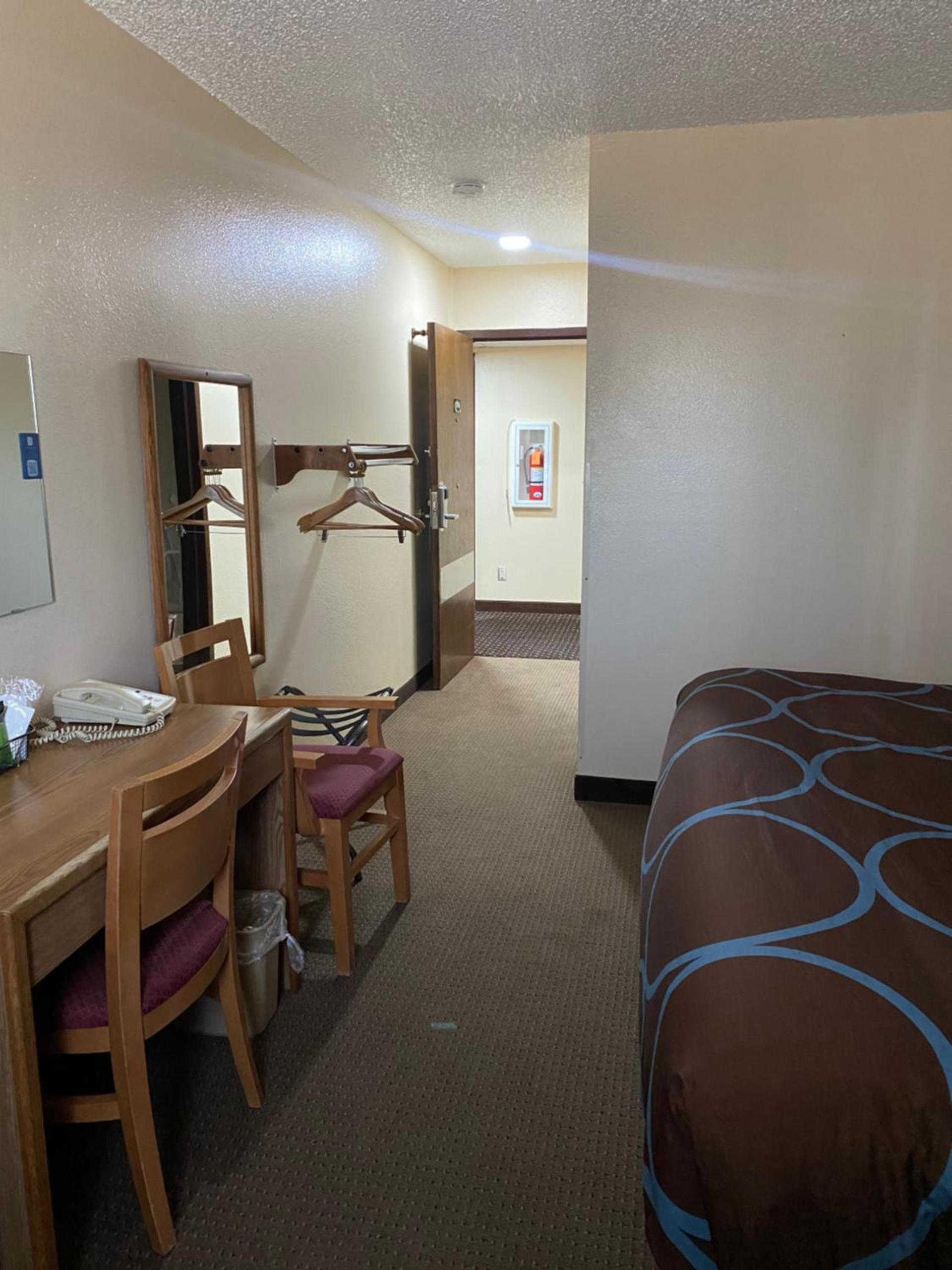Super 8 by Wyndham Ogallala photo 57