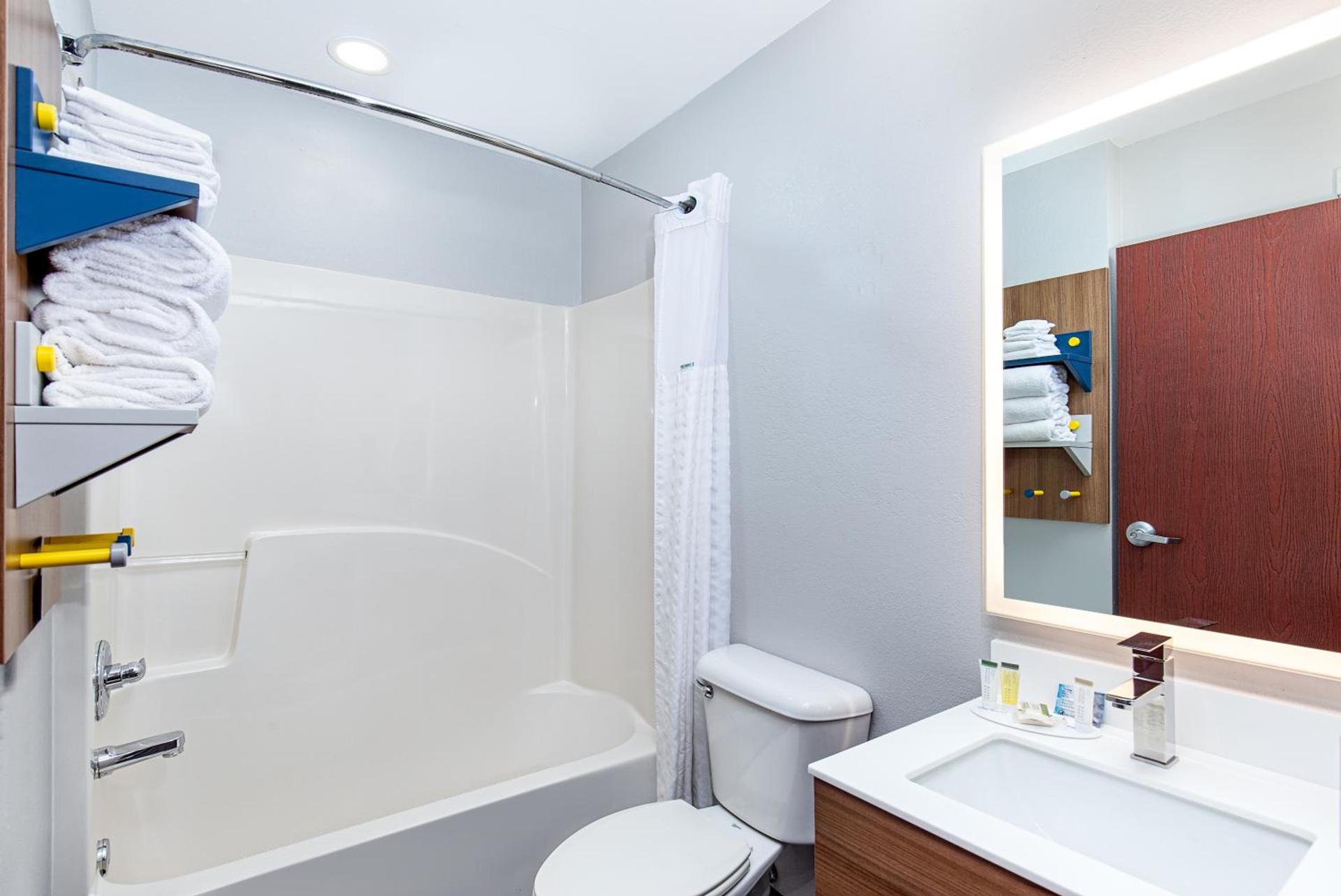 Microtel Inn & Suites Columbus North photo 17
