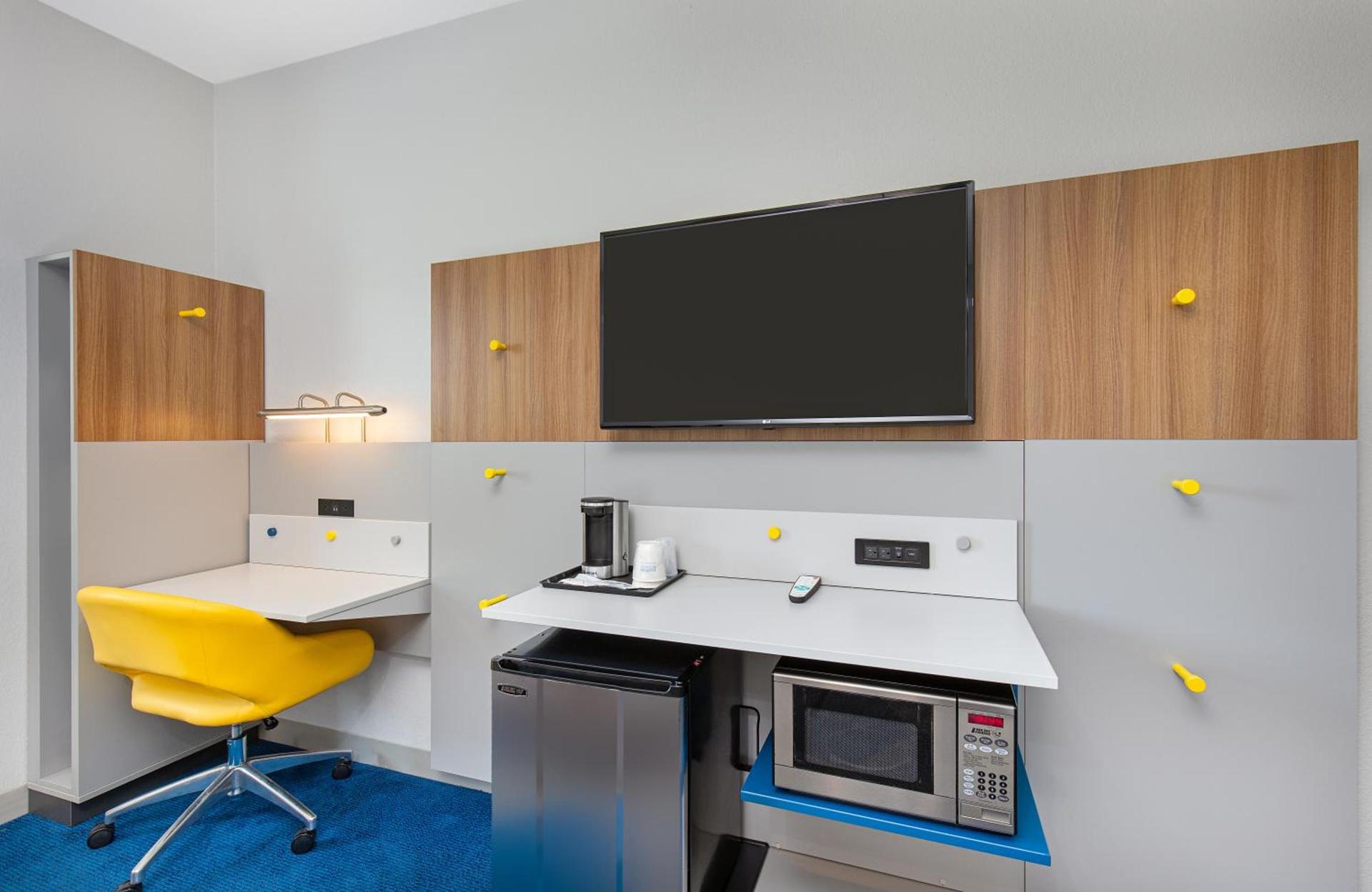 Microtel Inn & Suites Columbus North photo 18