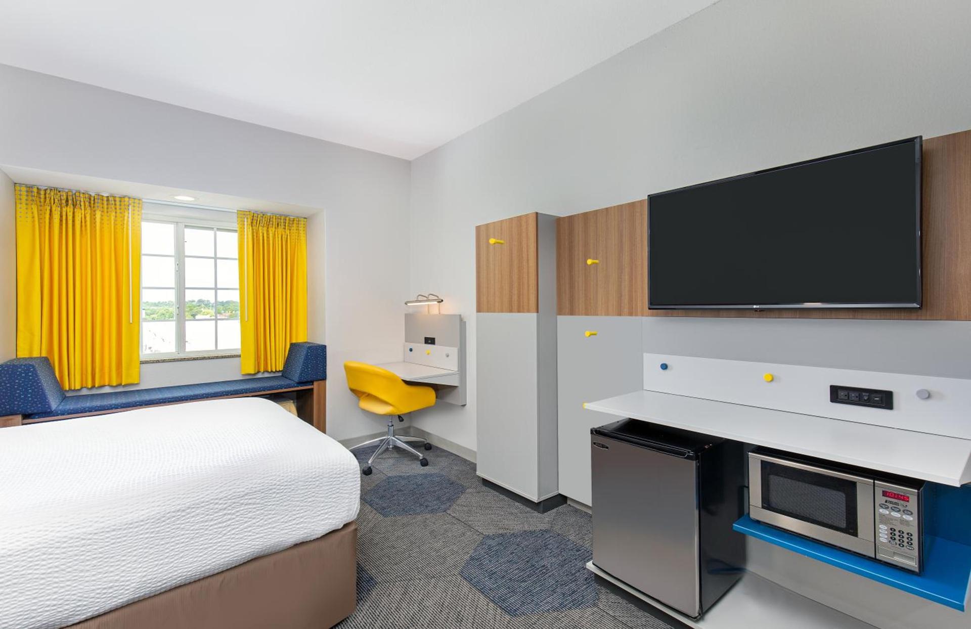 Microtel Inn & Suites Columbus North photo 20