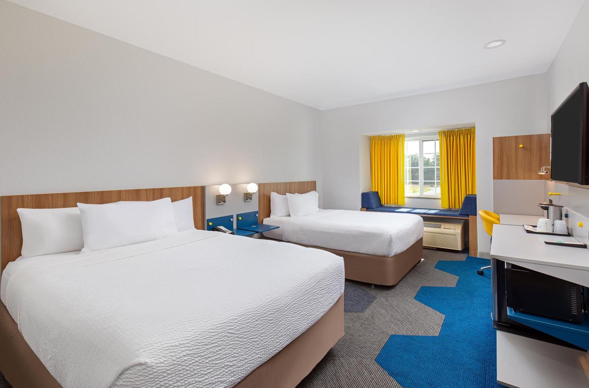 Microtel Inn & Suites Columbus North photo 25