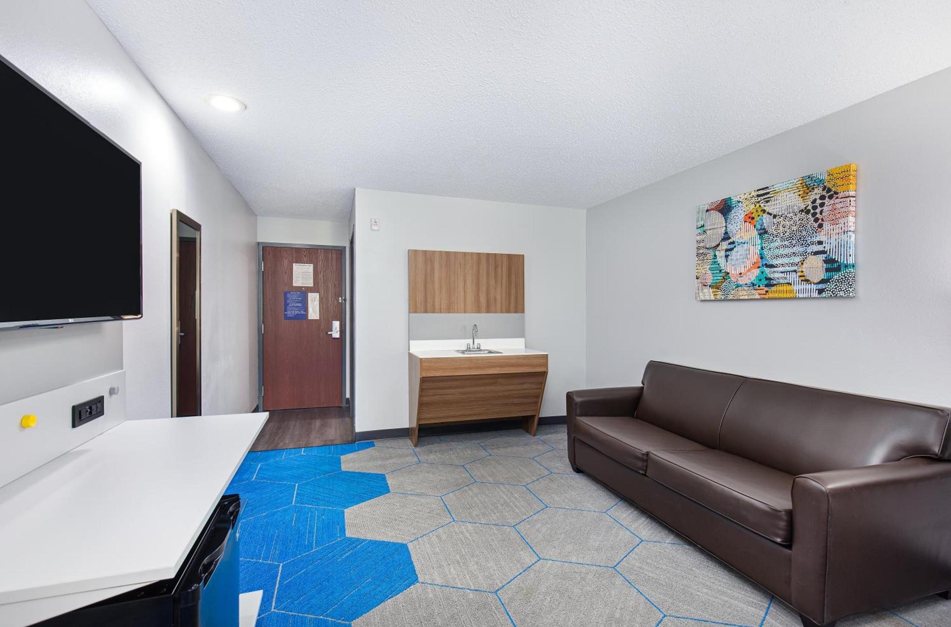 Microtel Inn & Suites Columbus North photo 21