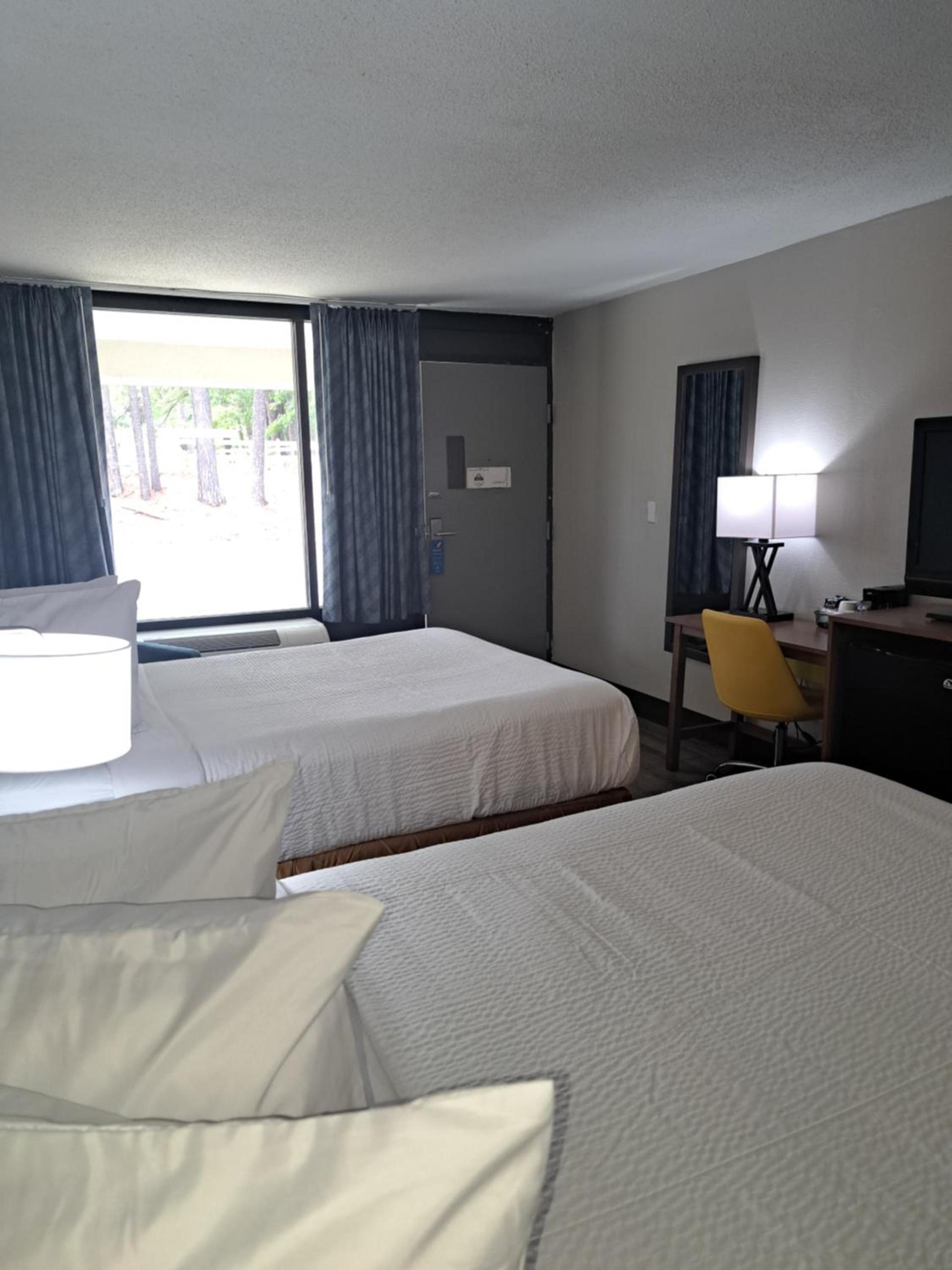 Days Inn & Suites by Wyndham Rocky Mount Golden East photo 70