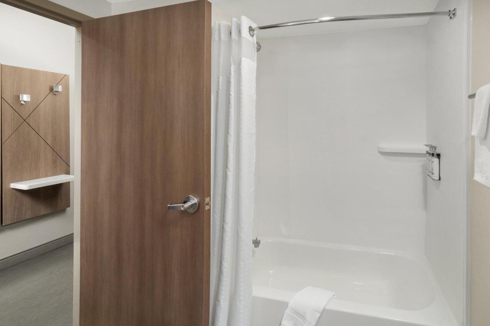Holiday Inn Express - Hattiesburg West - Univ Area photo 59