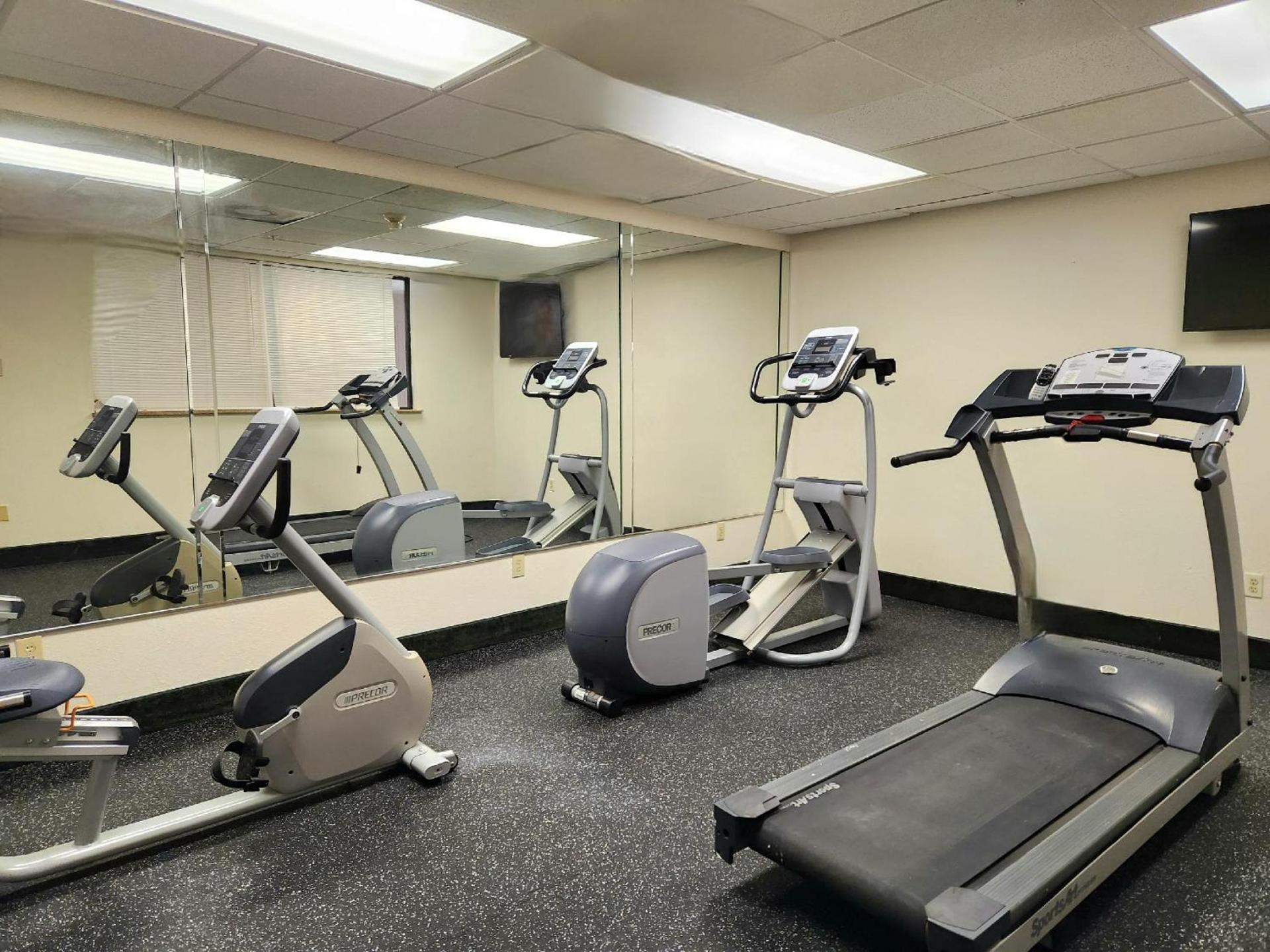 Days Inn & Suites by Wyndham Houston North/Aldine photo 20