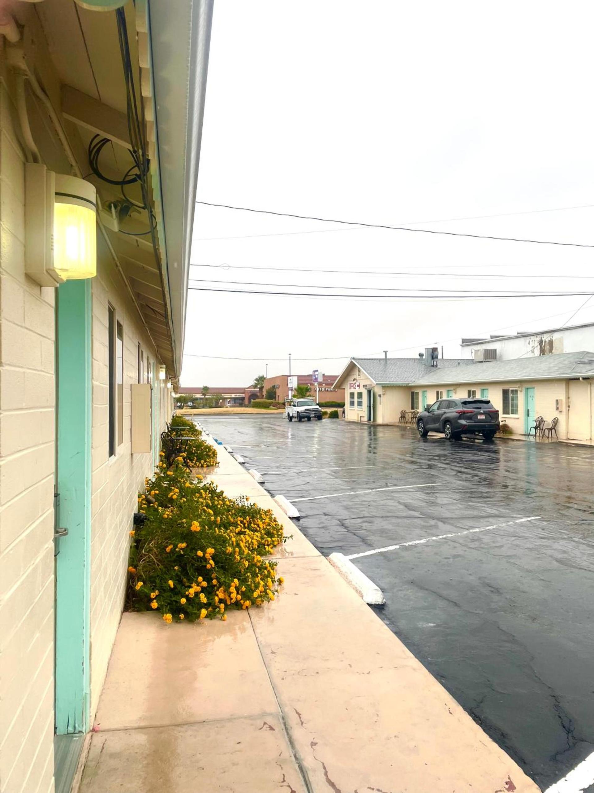 Howard Johnson by Wyndham Ridgecrest, CA photo 3
