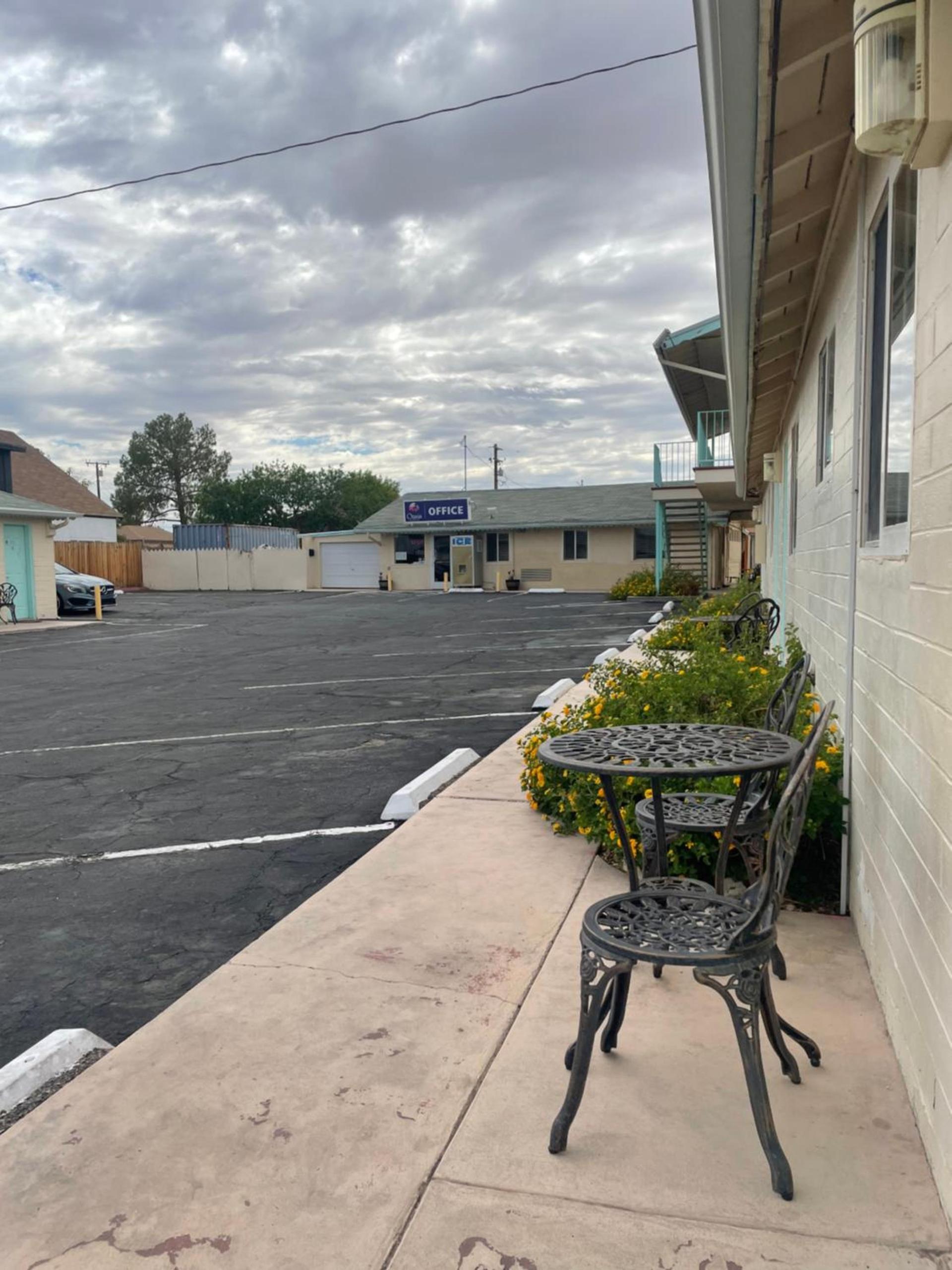 Howard Johnson by Wyndham Ridgecrest, CA photo 22