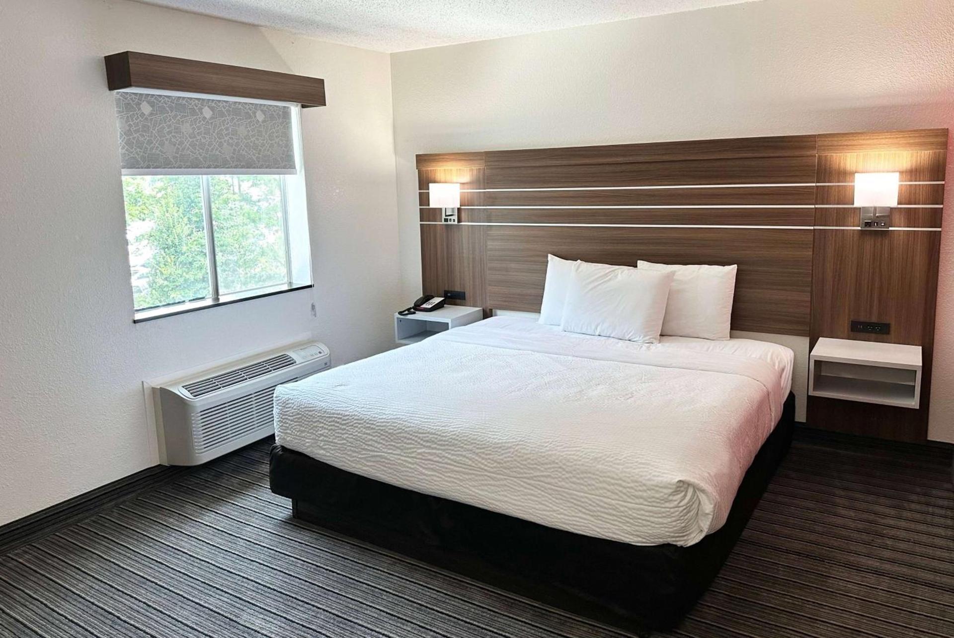 Ramada by Wyndham Lithia Springs Atlanta photo 3