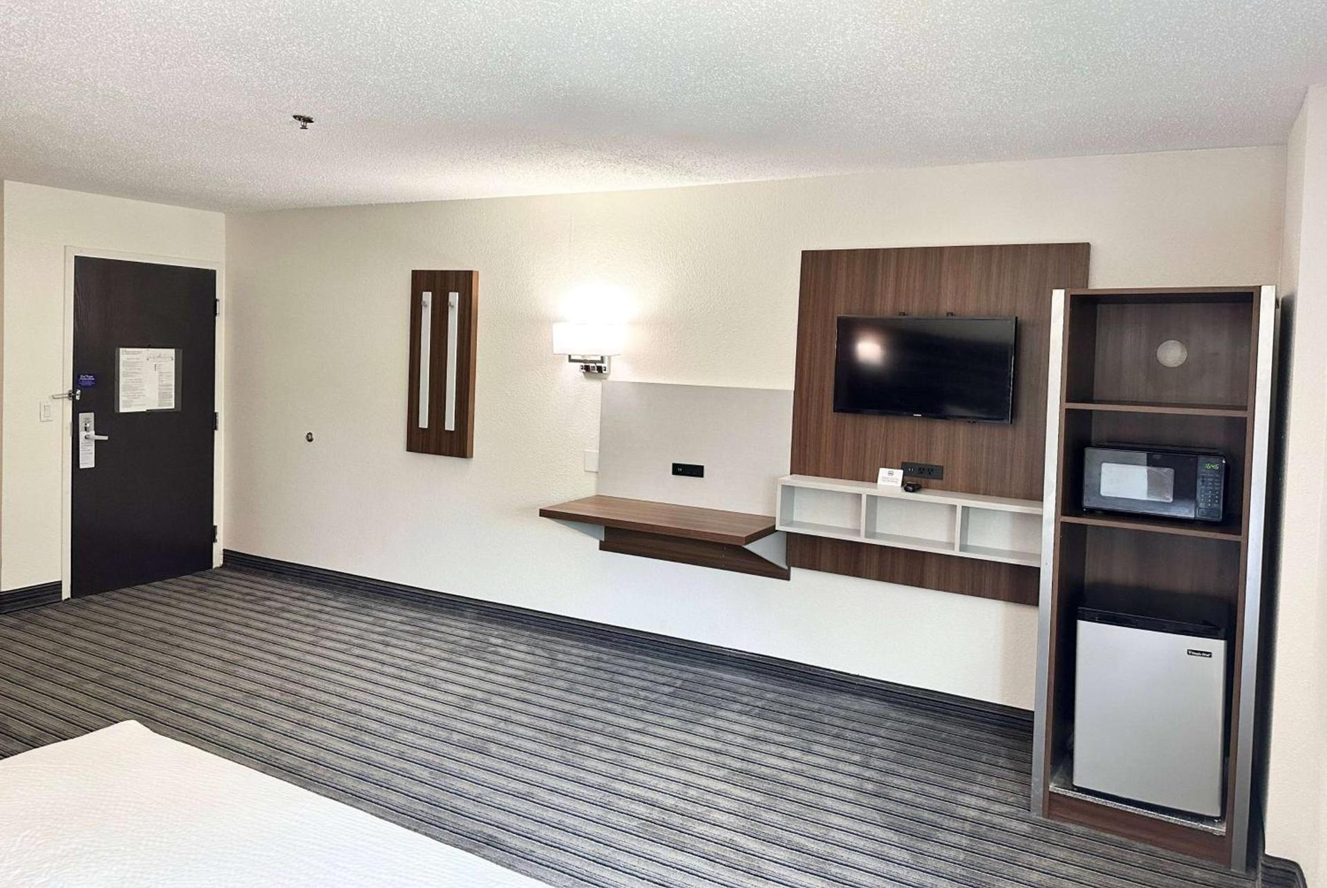 Ramada by Wyndham Lithia Springs Atlanta photo 10