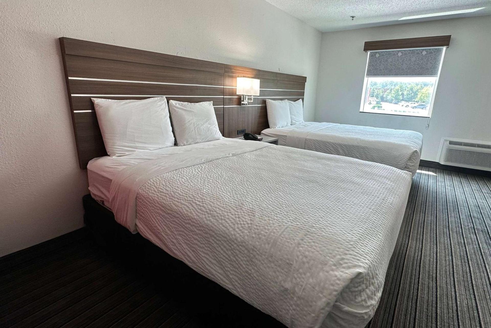 Ramada by Wyndham Lithia Springs Atlanta photo 11