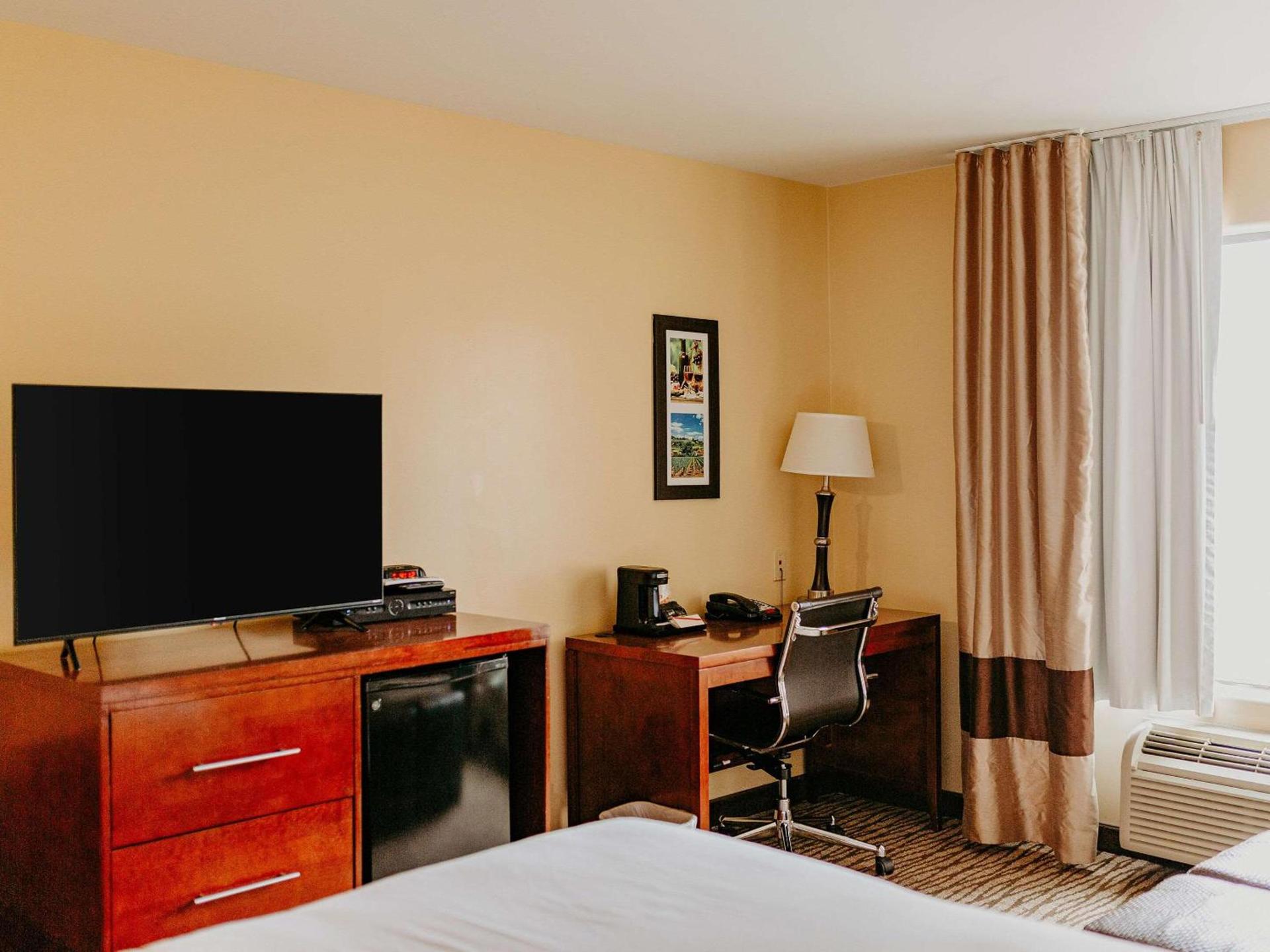 Comfort Inn Pomona near Fairplex photo 43