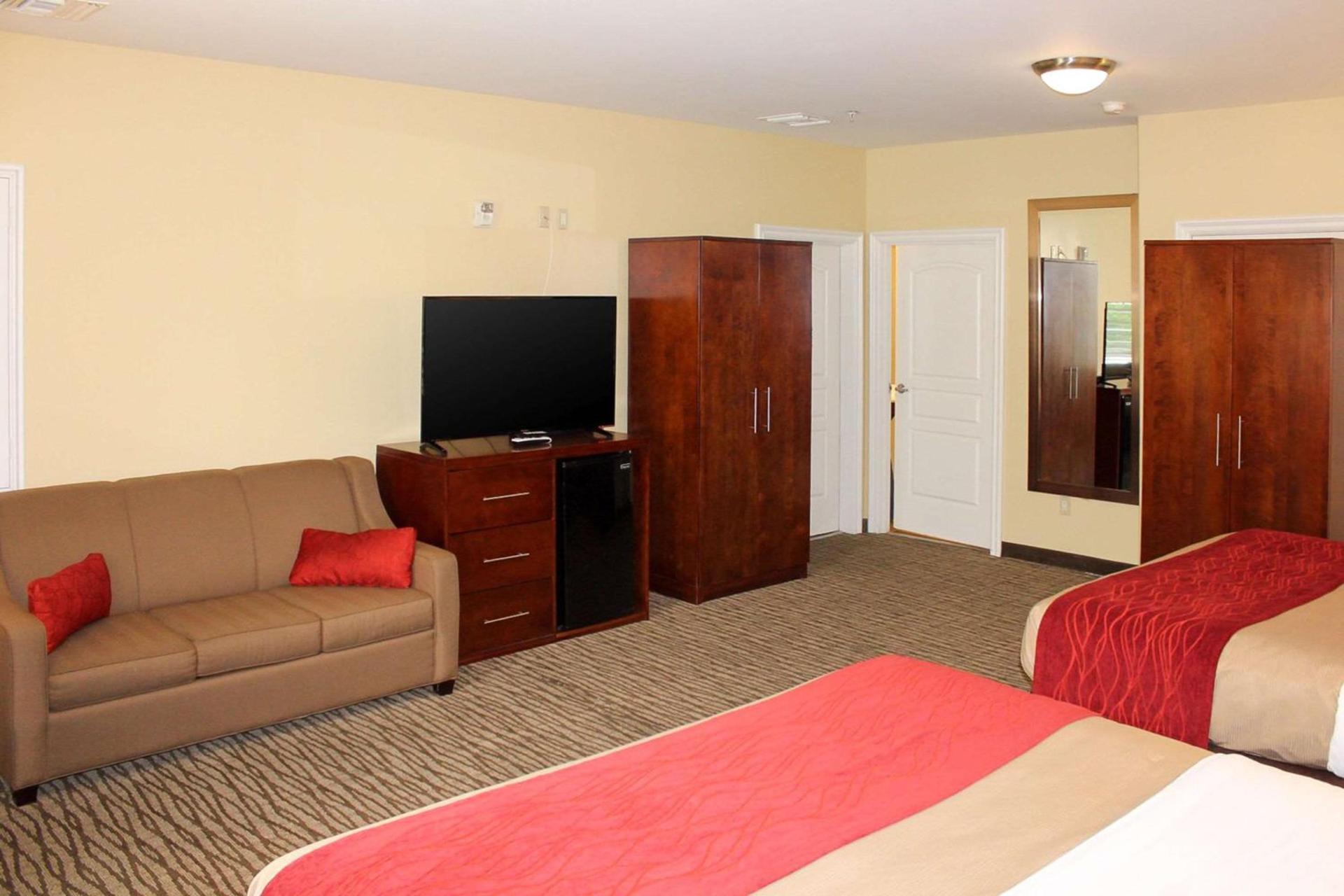 Comfort Inn Pomona near Fairplex photo 48