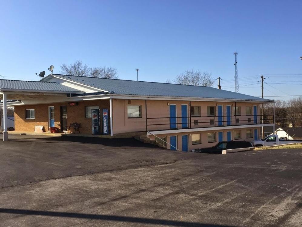 Budget Inn Motel photo 1